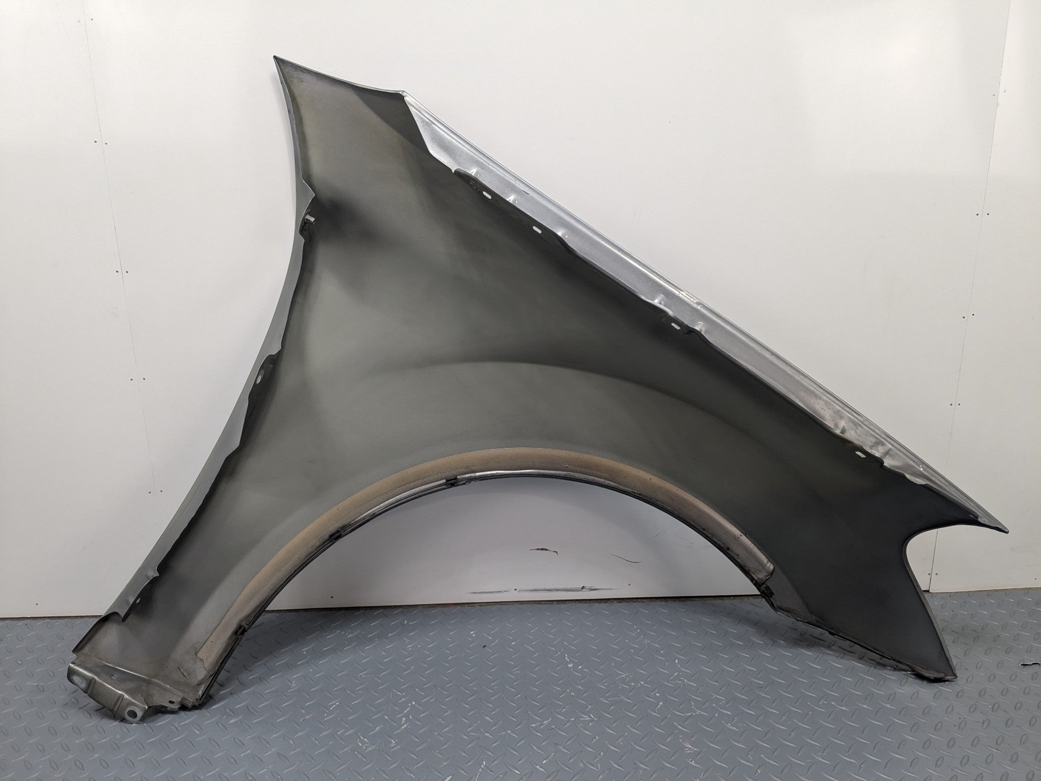 2009 - 2011 OEM MERCEDES-BENZ ML63 FRONT LEFT DRIVER SIDE FENDER SILVER GRAY