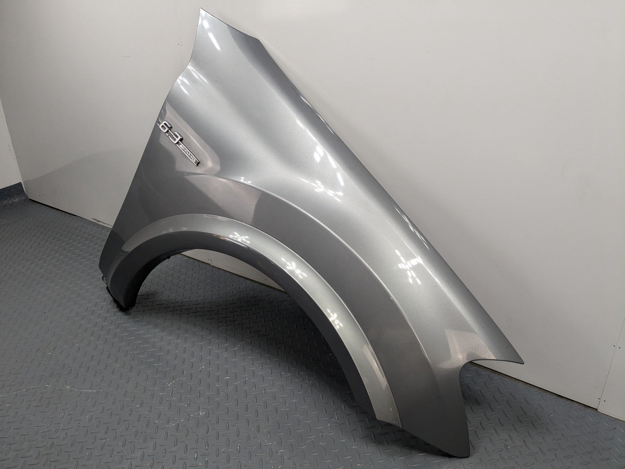 2009 - 2011 OEM MERCEDES-BENZ ML63 FRONT RIGHT PASSENGER SIDE FENDER SILVER GRAY