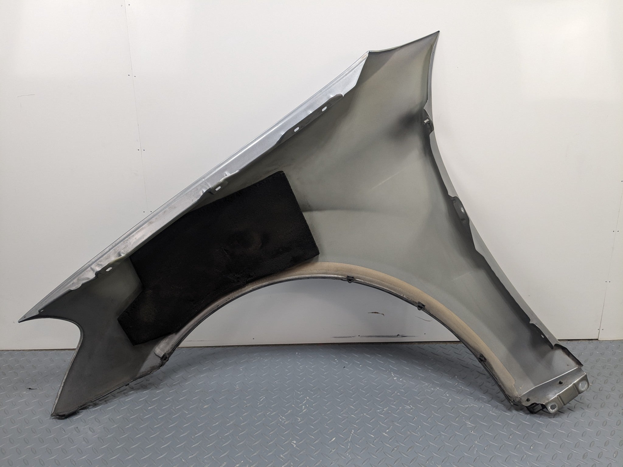 2009 - 2011 OEM MERCEDES-BENZ ML63 FRONT RIGHT PASSENGER SIDE FENDER SILVER GRAY