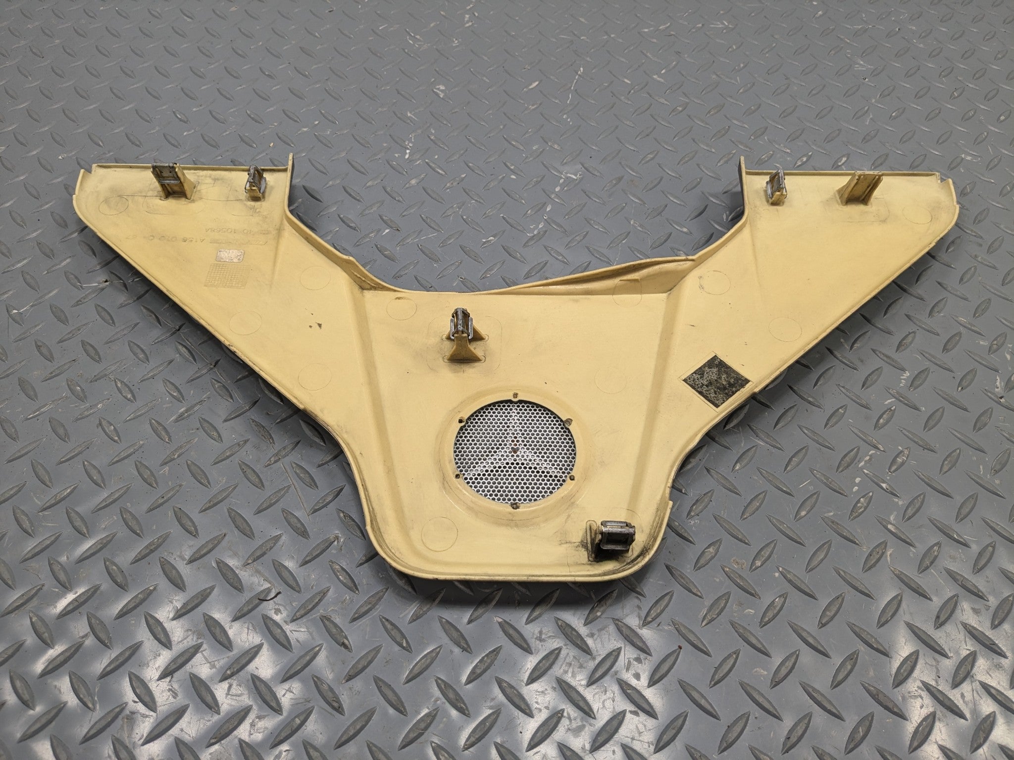 2009 - 2011 OEM MERCEDES-BENZ ML63 FRONT CYLINDER HEAD COVER PLATE WITH LOGO