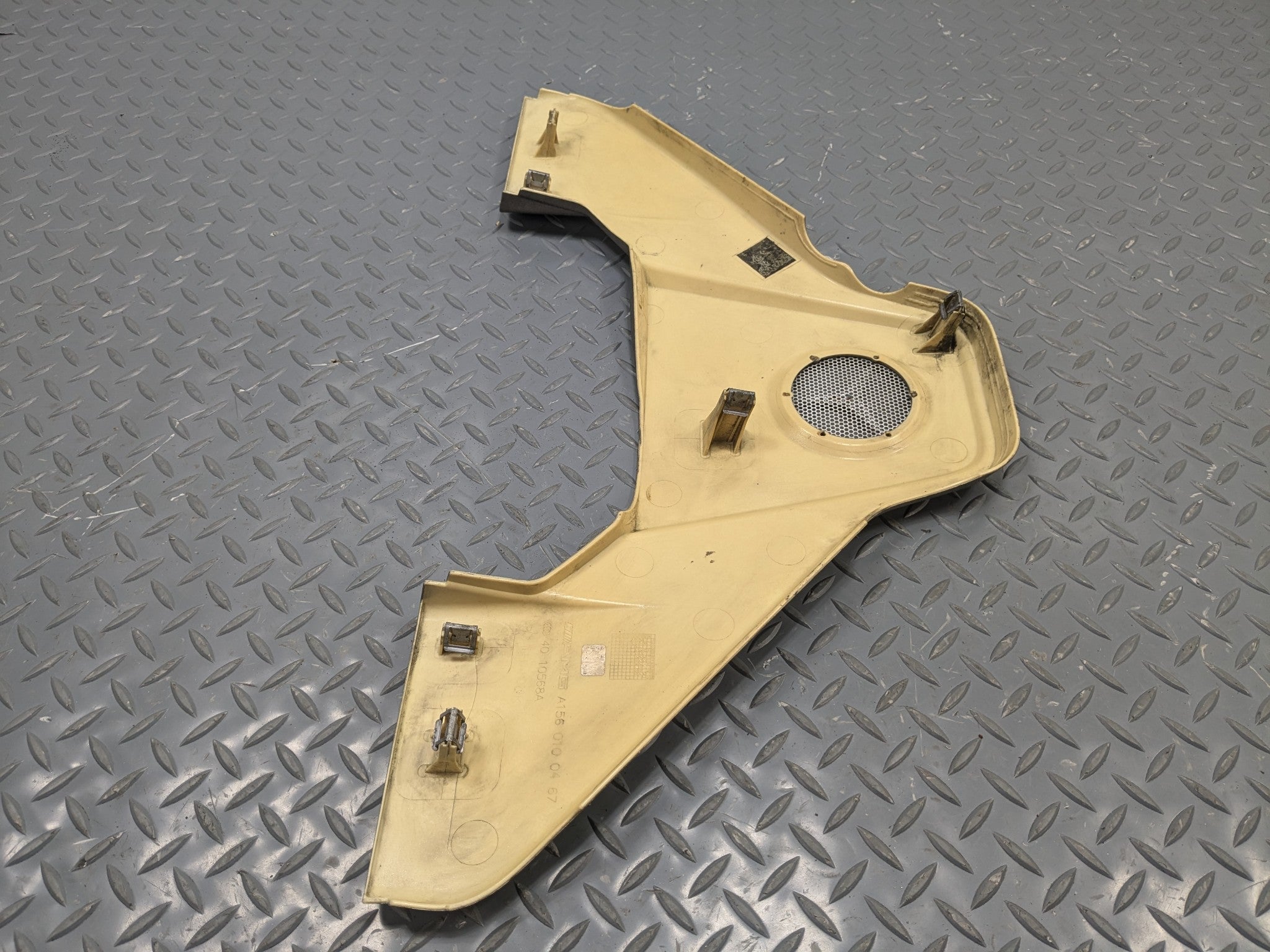 2009 - 2011 OEM MERCEDES-BENZ ML63 FRONT CYLINDER HEAD COVER PLATE WITH LOGO