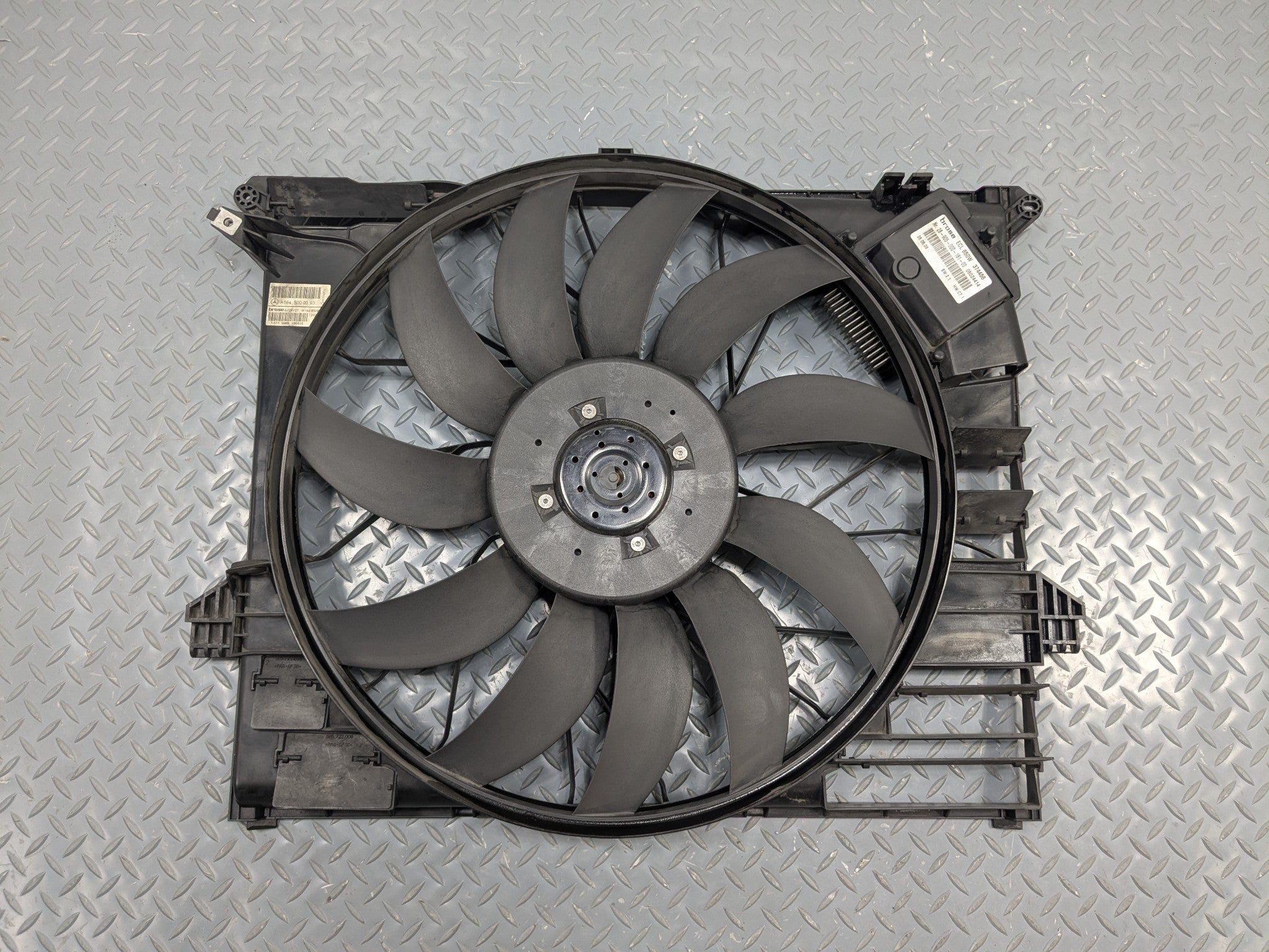 2009 - 2011 OEM MERCEDES-BENZ ML63 ENGINE RADIATOR COOLING FAN MOTOR