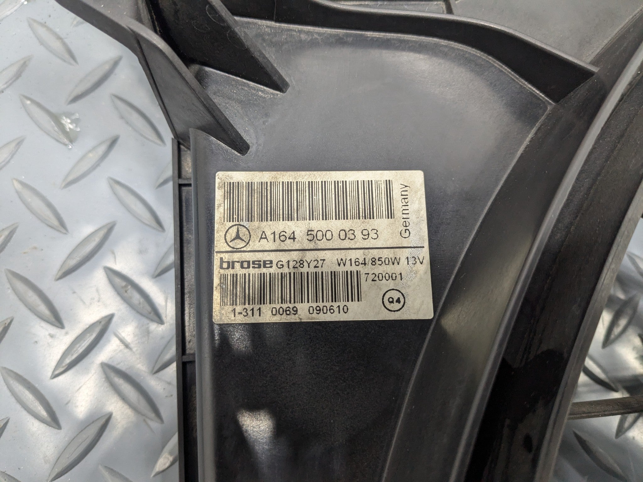 2009 - 2011 OEM MERCEDES-BENZ ML63 ENGINE RADIATOR COOLING FAN MOTOR