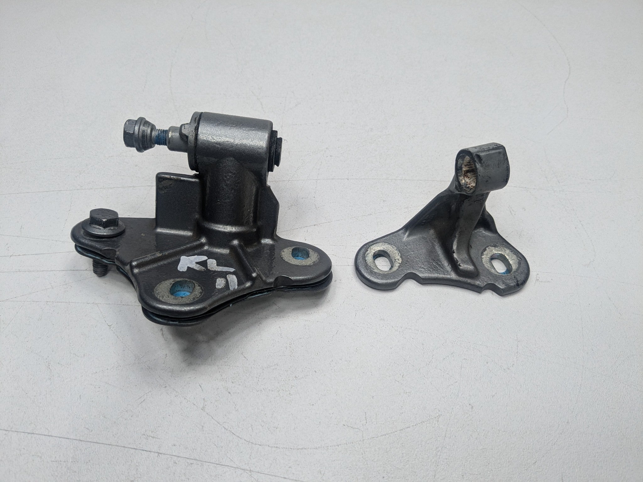 2009 - 2011 OEM MERCEDES-BENZ ML63 FRONT LEFT DRIVER SIDE DOOR HINGE