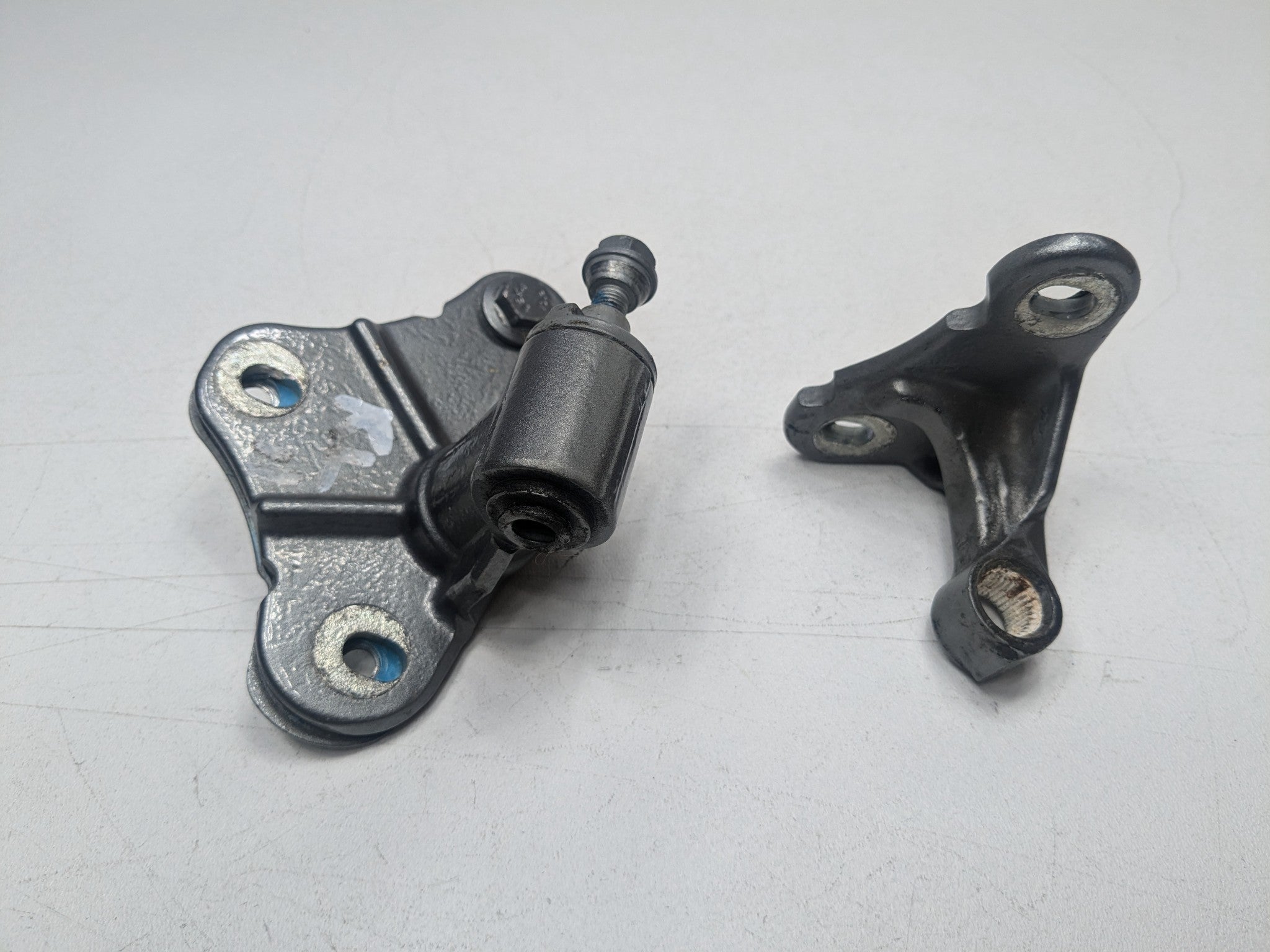 2009 - 2011 OEM MERCEDES-BENZ ML63 FRONT LEFT DRIVER SIDE DOOR HINGE