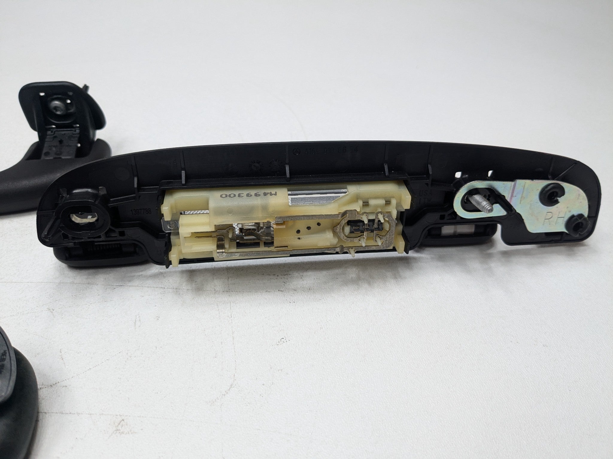 2009 - 2011 OEM MERCEDES-BENZ ML63 FRONT AND REAR INTERIOR ROOF GRAB BAR SET
