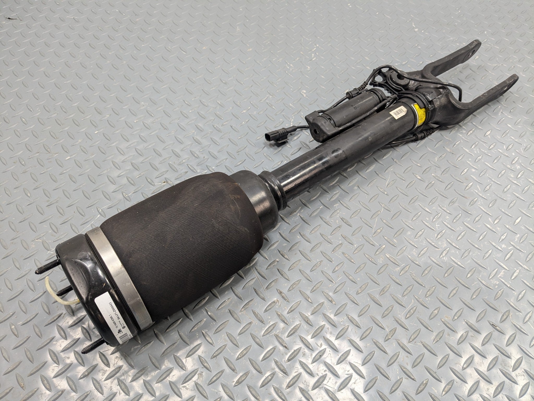 2009 - 2011 OEM MERCEDES-BENZ ML63 FRONT RIGHT SIDE STRUT AIR SHOCK ASSEMBLY