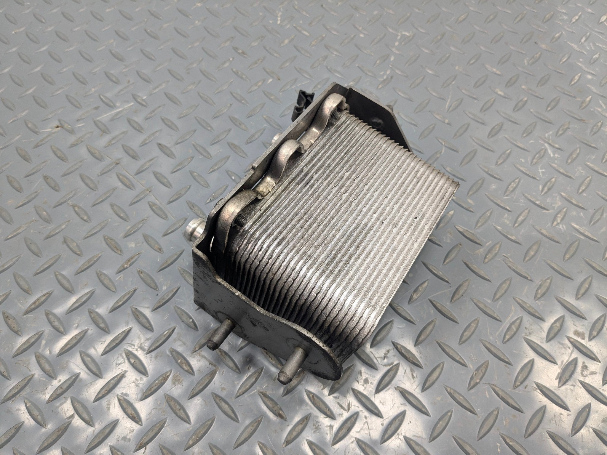 2009 - 2011 OEM MERCEDES-BENZ ML63 ENGINE MOTOR OIL COOLER RADIATOR