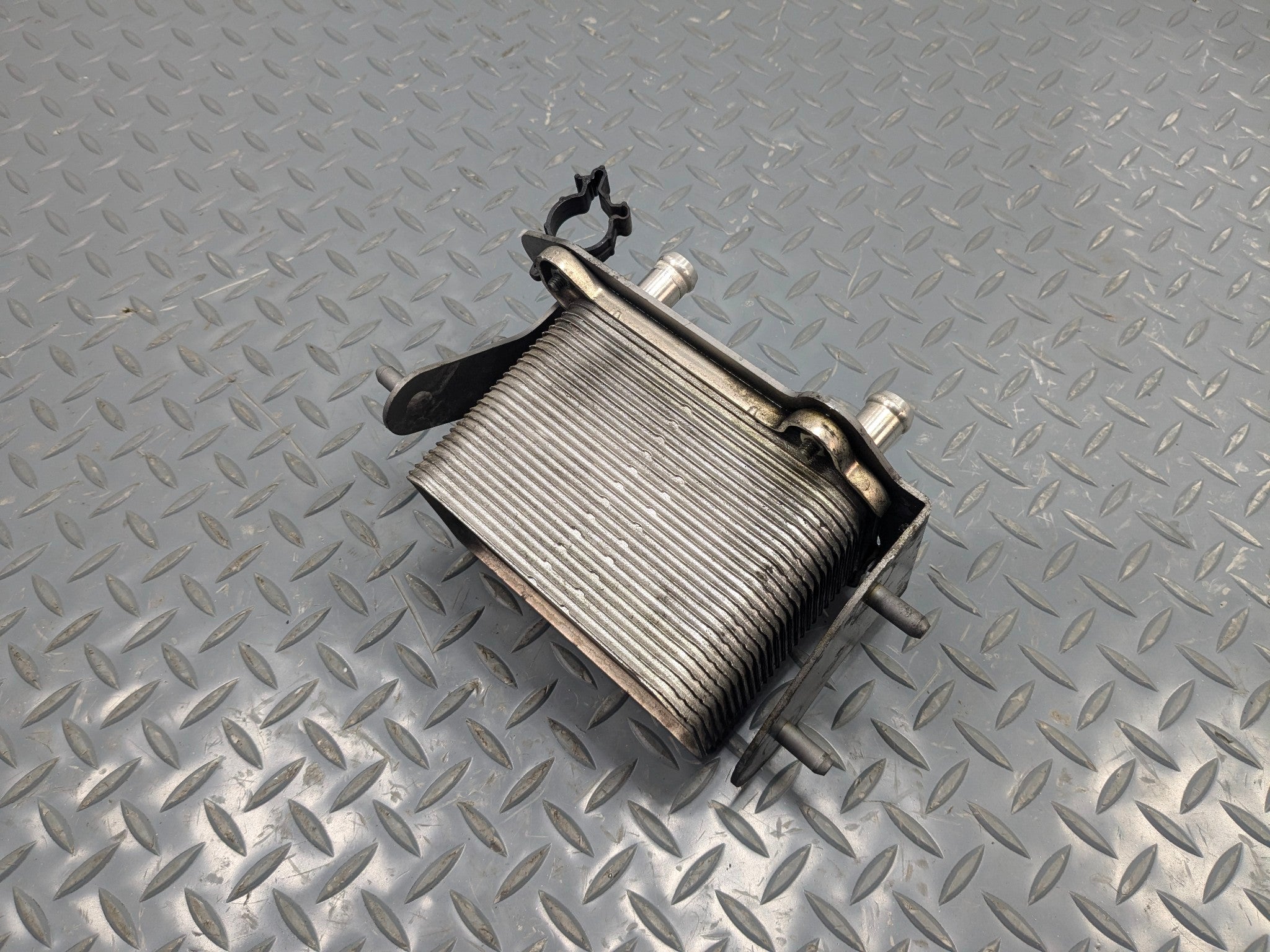 2009 - 2011 OEM MERCEDES-BENZ ML63 ENGINE MOTOR OIL COOLER RADIATOR