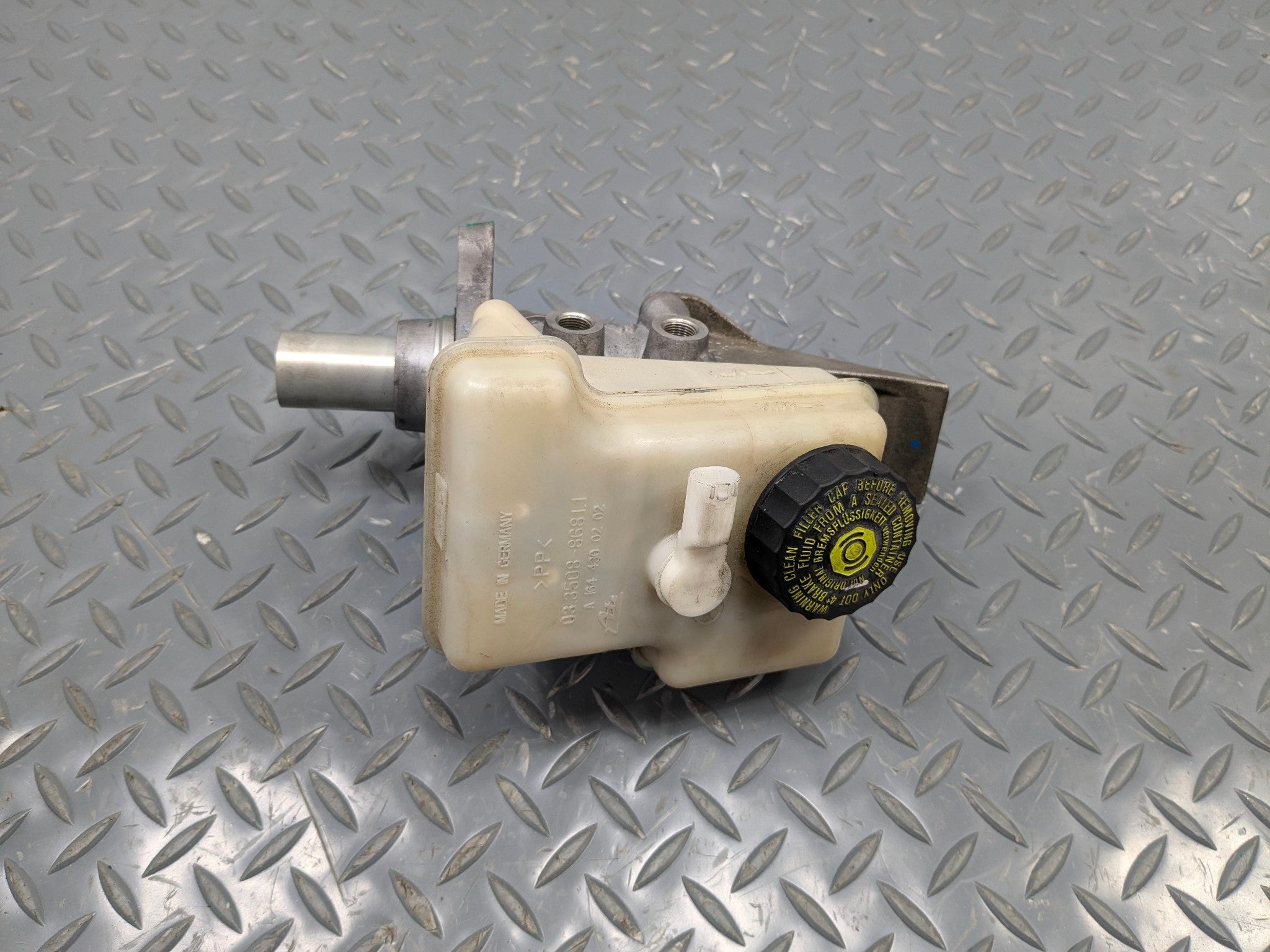2009 - 2011 OEM MERCEDES-BENZ ML63 BRAKE MASTER CYLINDER WITH RESERVOIR