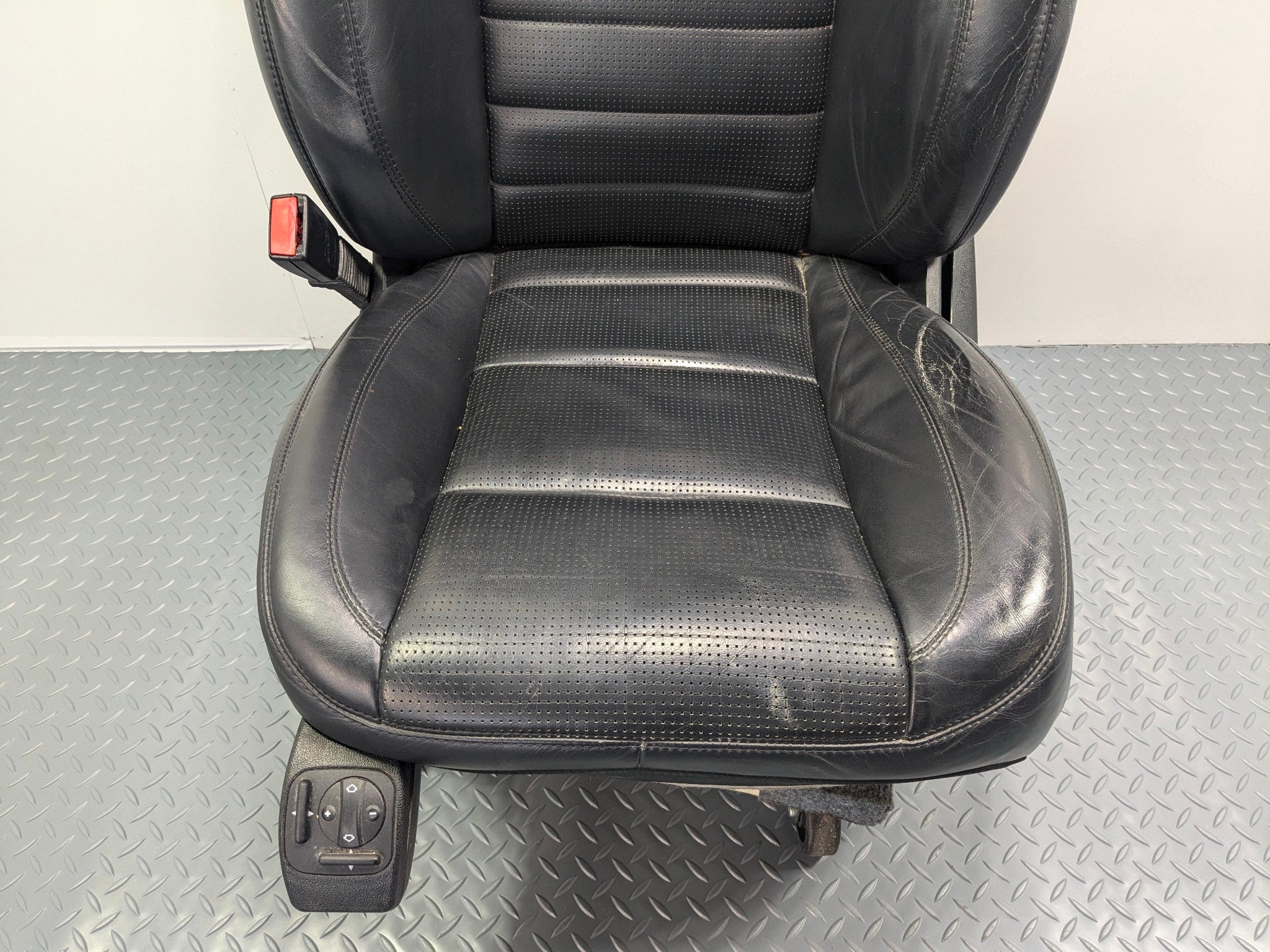 2009 - 2011 OEM MERCEDES-BENZ ML63 FRONT LEFT DRIVER SEAT WITH HEADREST BLACK
