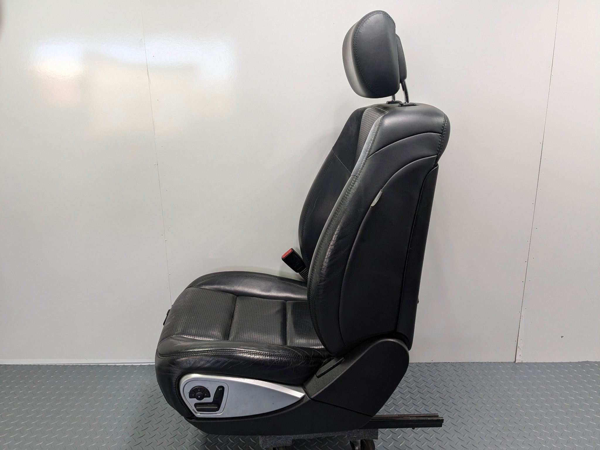 2009 - 2011 OEM MERCEDES-BENZ ML63 FRONT LEFT DRIVER SEAT WITH HEADREST BLACK