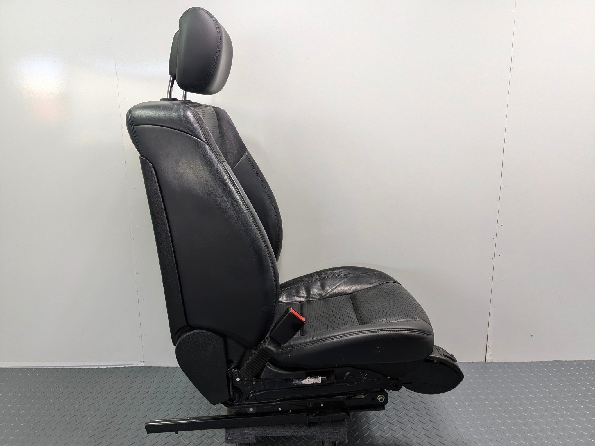 2009 - 2011 OEM MERCEDES-BENZ ML63 FRONT LEFT DRIVER SEAT WITH HEADREST BLACK