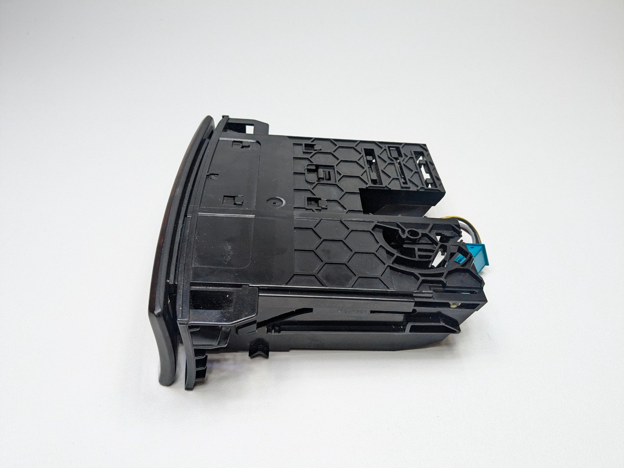 2009 - 2011 OEM MERCEDES-BENZ ML63 CENTER CONSOLE STORAGE ASH TRAY ASHTRAY