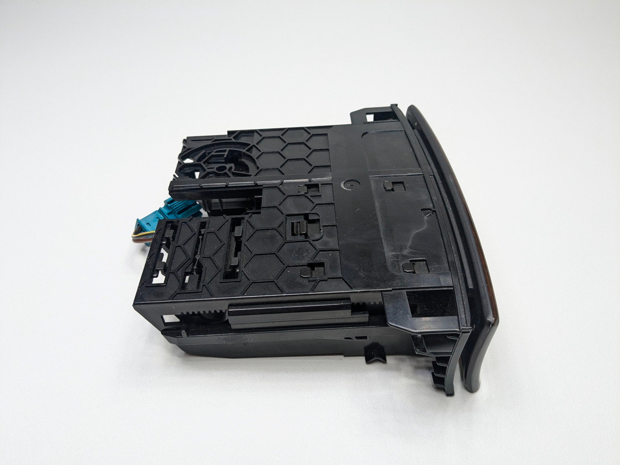 2009 - 2011 OEM MERCEDES-BENZ ML63 CENTER CONSOLE STORAGE ASH TRAY ASHTRAY