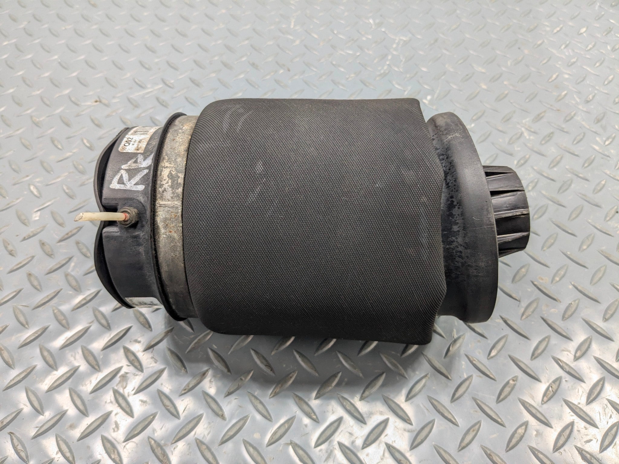 2009 - 11 OEM MERCEDES-BENZ ML63 REAR RIGHT AIR SUSPENSION COIL SPRING SHOCK