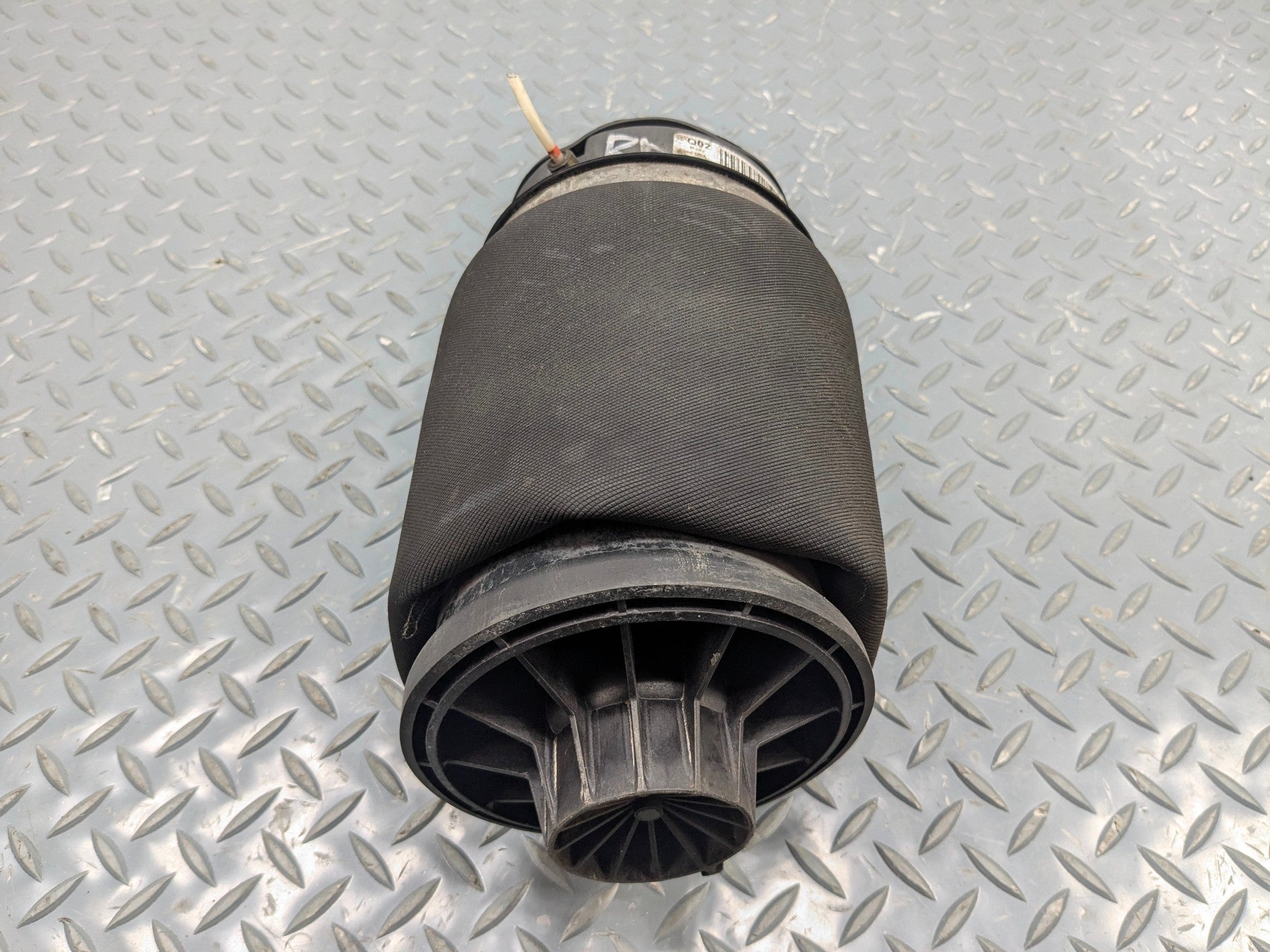 2009 - 11 OEM MERCEDES-BENZ ML63 REAR RIGHT AIR SUSPENSION COIL SPRING SHOCK