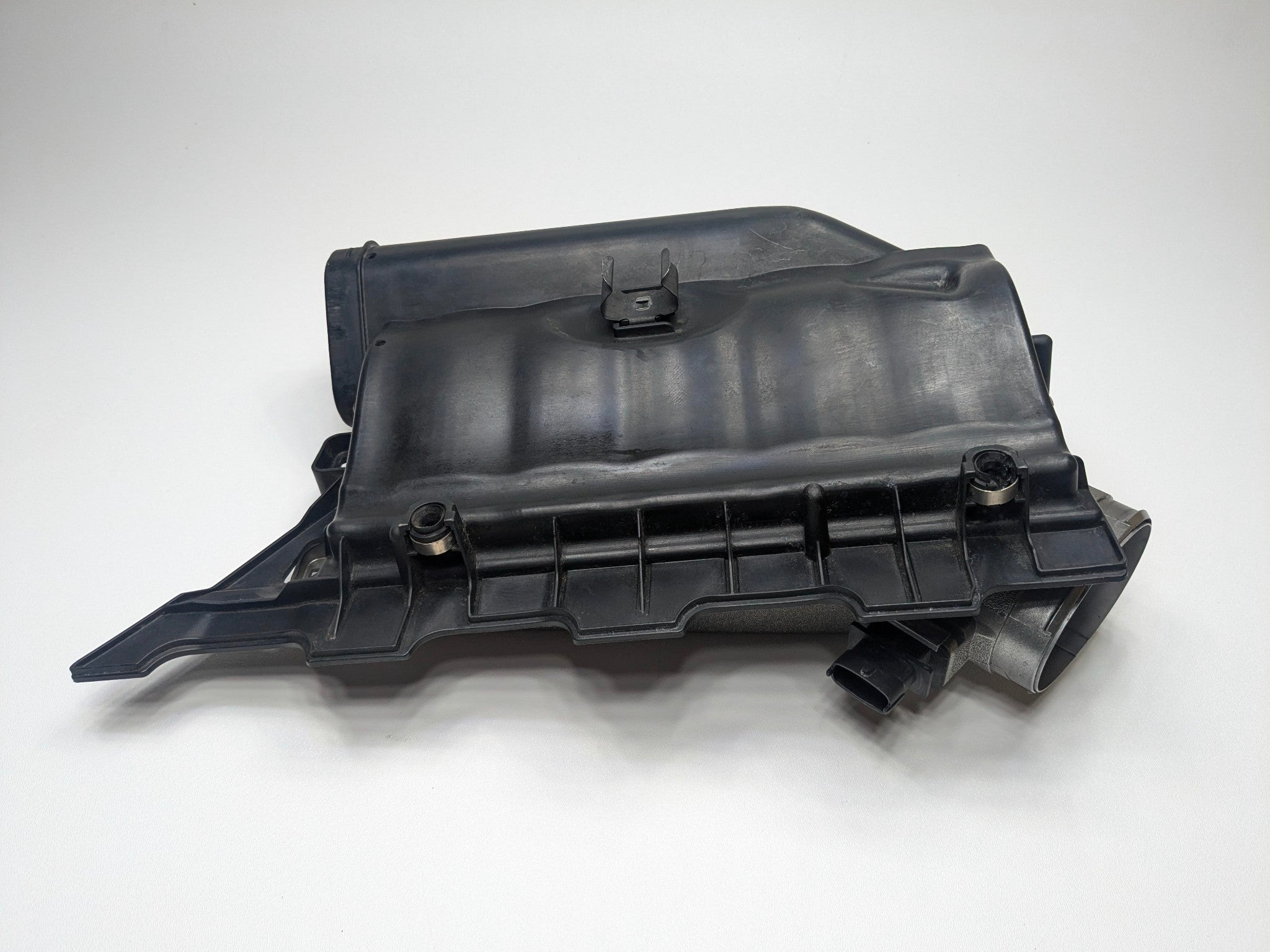 2009 - 2011 OEM MERCEDES-BENZ ML63 LEFT AIR CLEANER FILTER HOUSING BOX