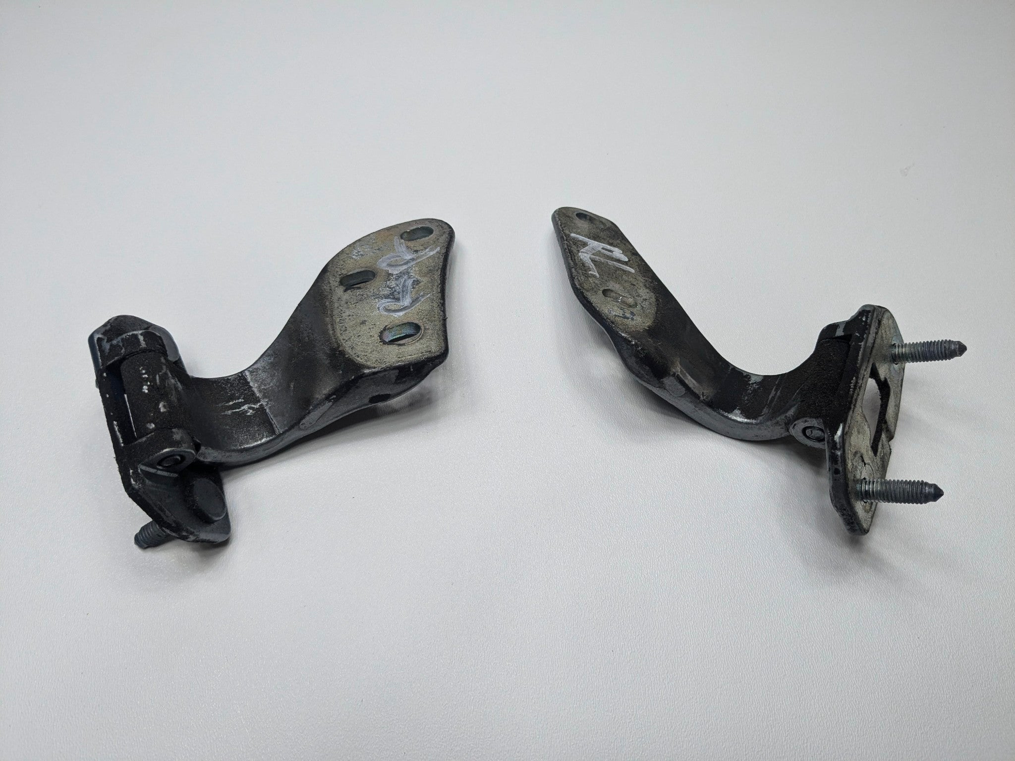 2009 - 2011 OEM MERCEDES-BENZ ML63 REAR TAILGATE HINGES PAIR