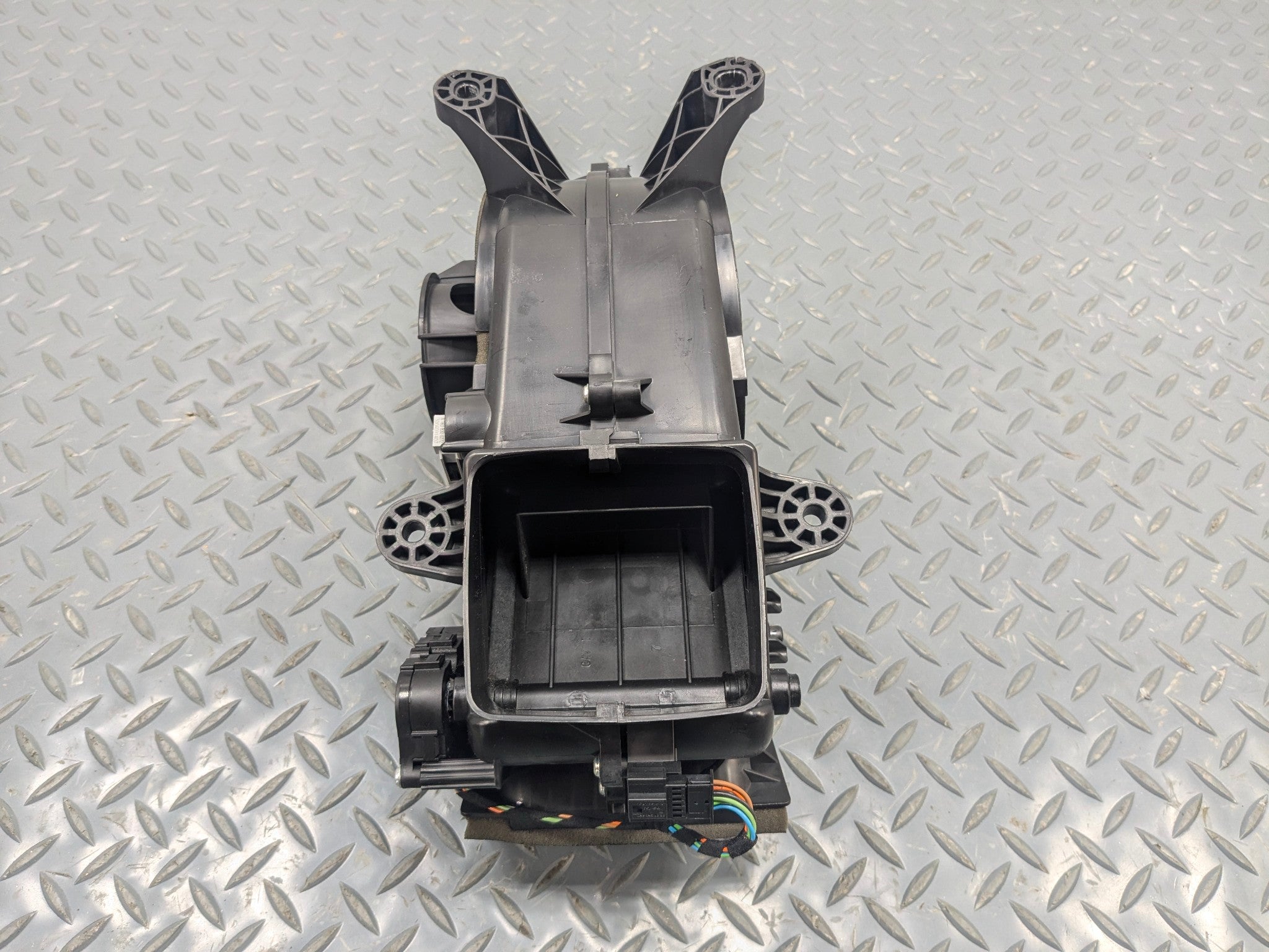 2009 - 2011 OEM MERCEDES-BENZ ML63 AC HEATER BLOWER MOTOR HOUSING