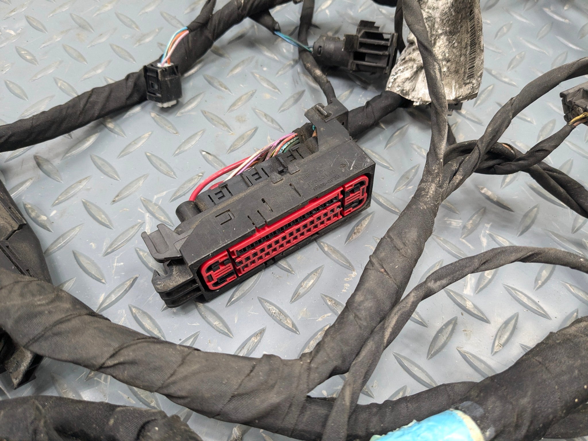 2009 - 2011 OEM MERCEDES-BENZ ML63 FRONT HOOD WIRE HARNESS WITH FUSEBOX