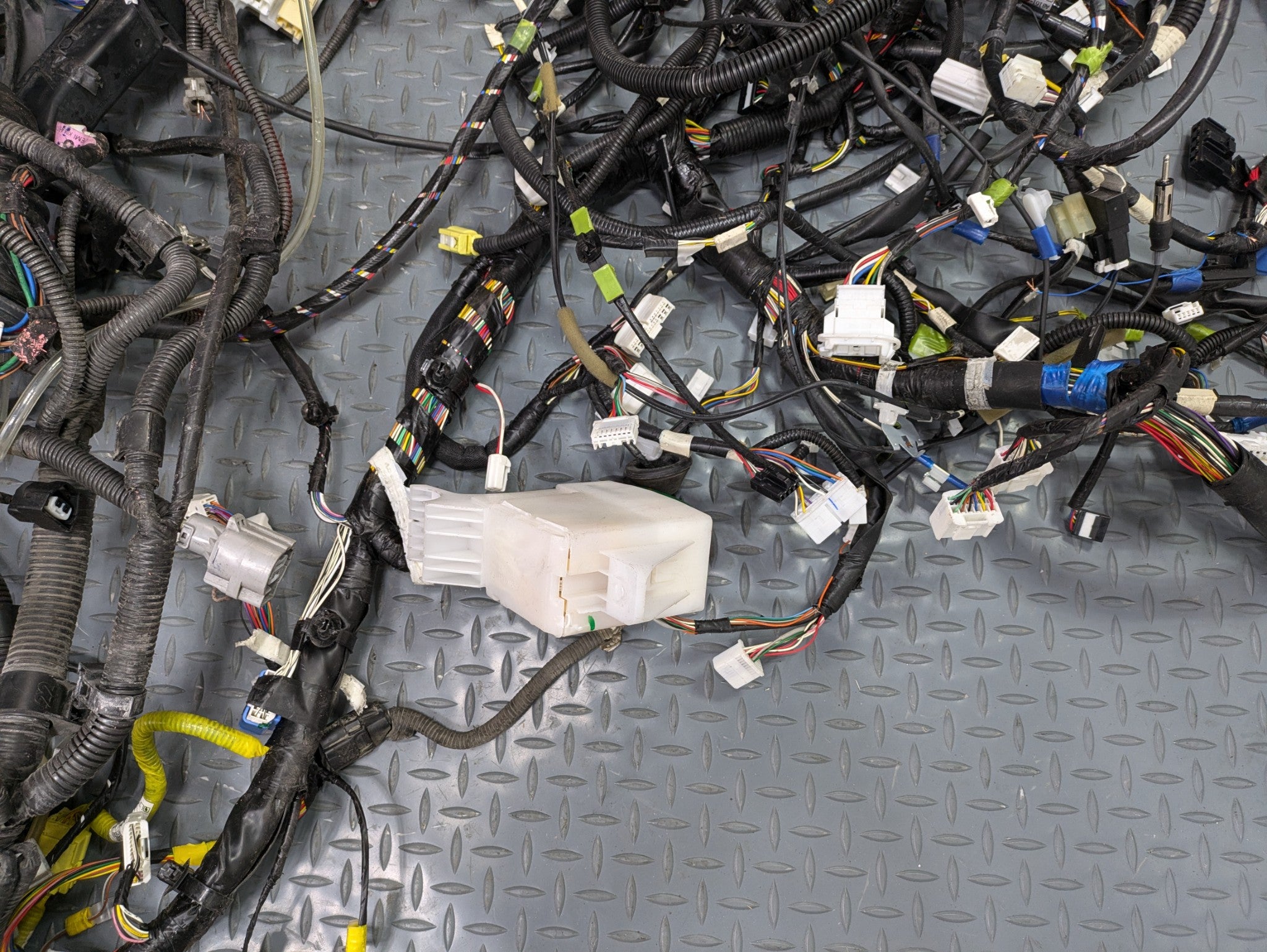 06 - 09 OEM TOYOTA PRIUS INTERIOR BODY WIRE WIRING HARNESS CABLE AND CONNECTOR