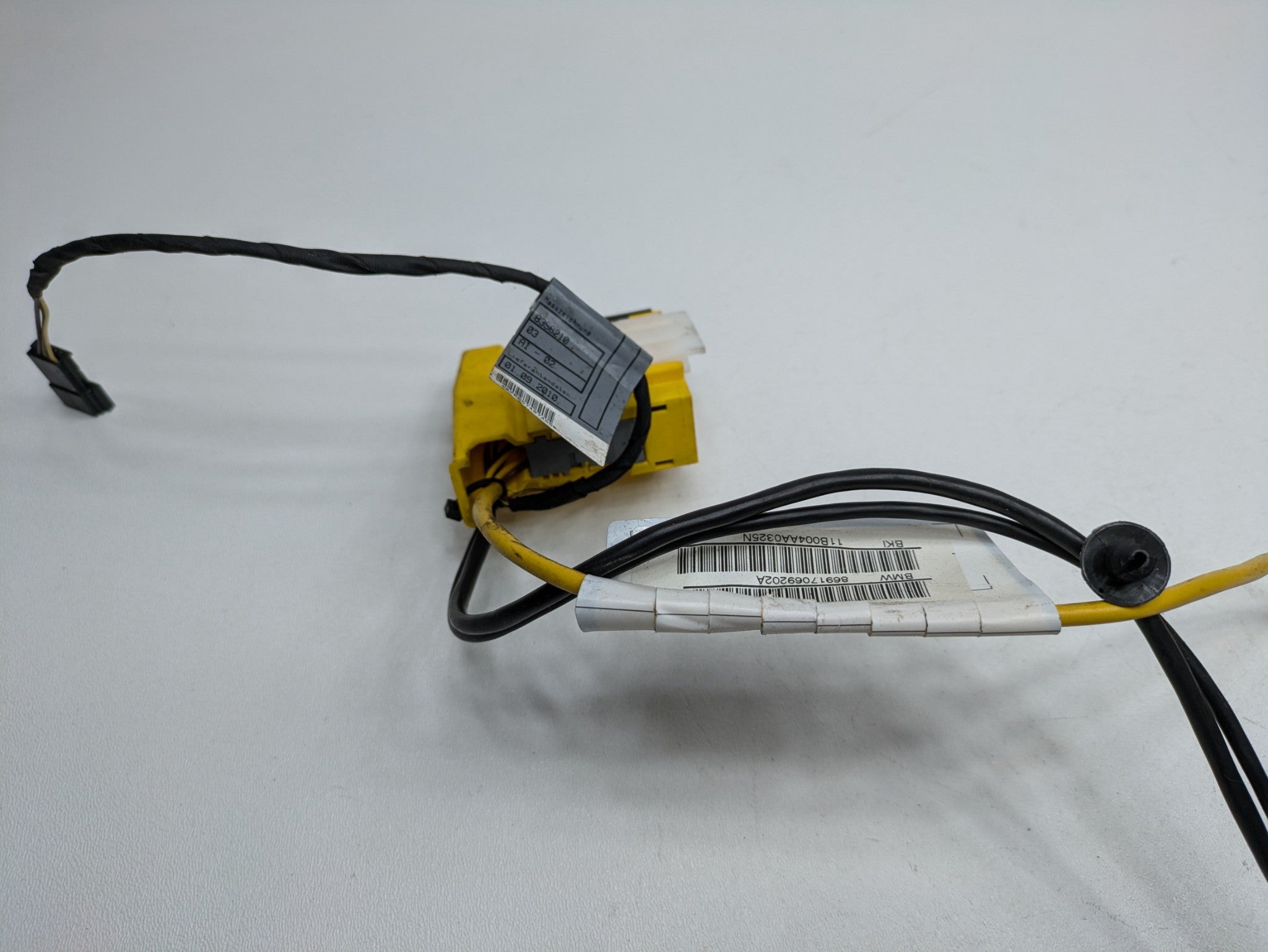 2011 - 2013 OEM MINI COOPER FRONT RIGHT SIDE SEAT BELT TENSIONER BUCKLE