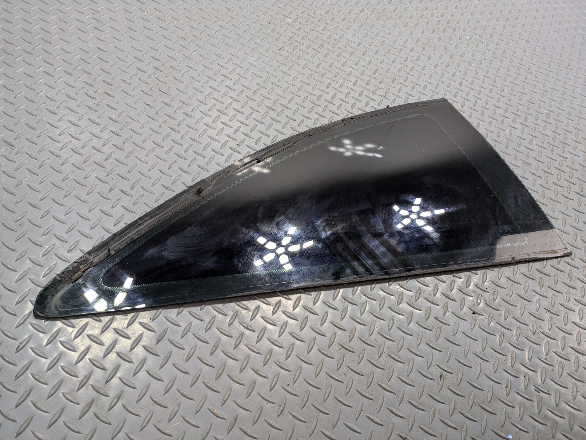 2004 - 2006 OEM MERCEDES-BENZ C230 REAR RIGHT PASSENGER SIDE WINDOW QUARTER GLAS