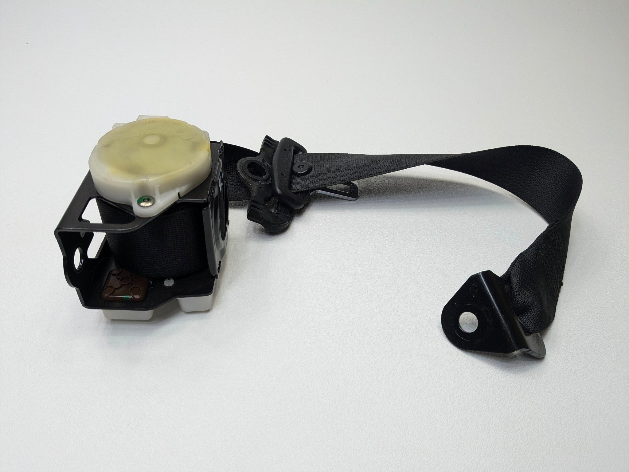 2004 - 2006 OEM MERCEDES-BENZ C230 REAR LEFT DRIVER SIDE SEAT BELT RETRACTOR