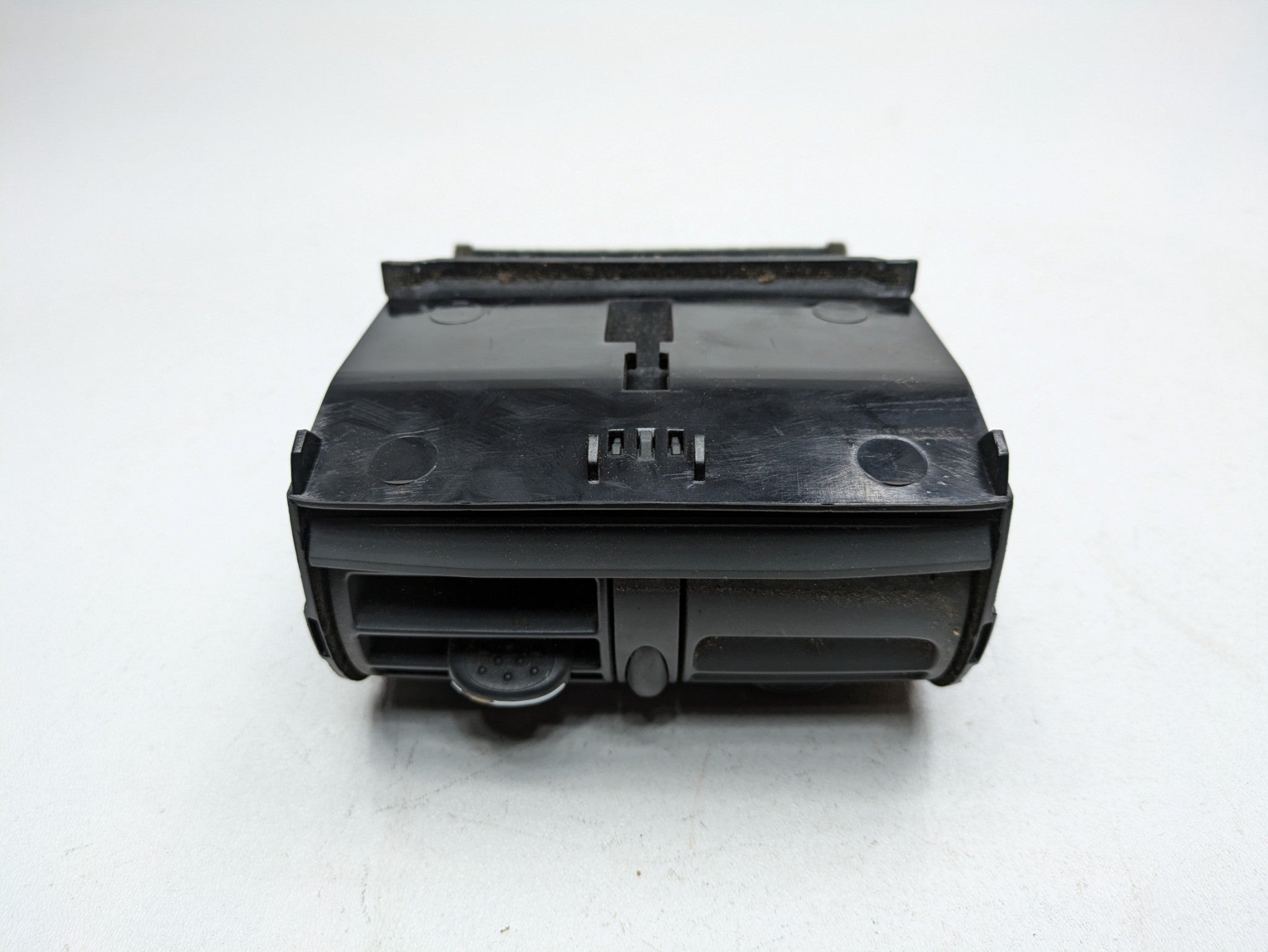 2004 - 2006 OEM MERCEDES-BENZ C230 REAR CENTER CONCOLE AIR VENTS