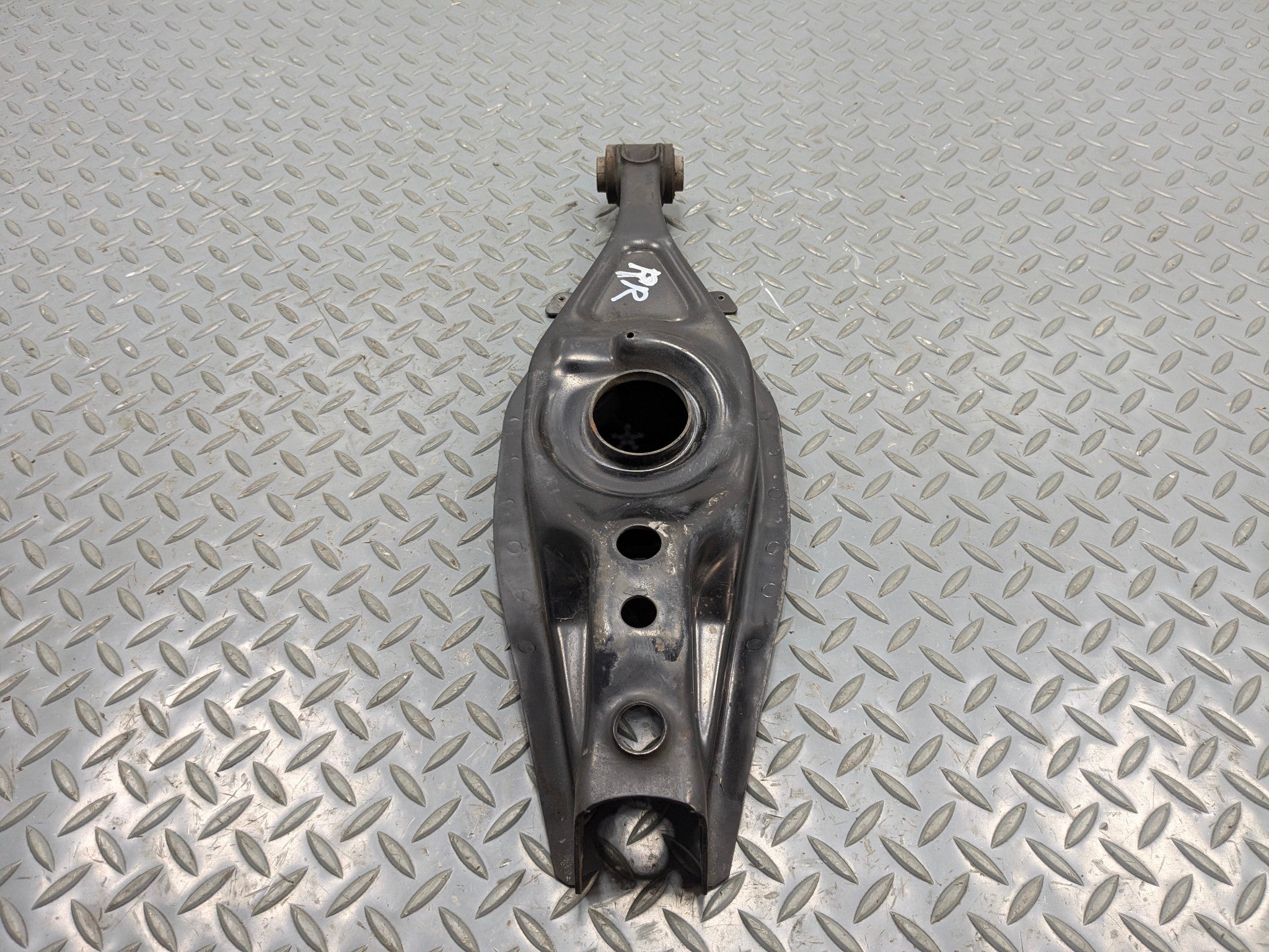 2004 - 2006 OEM MERCEDES-BENZ C230 REAR RIGHT SIDE SUSPENSION LOWER CONTROL ARM