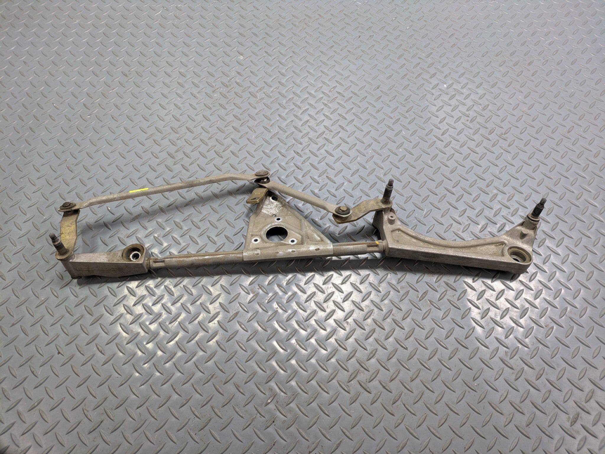 2004 - 2006 OEM MERCEDES-BENZ C230 WINDSHIELD WIPER TRANSMISSION LINKAGE