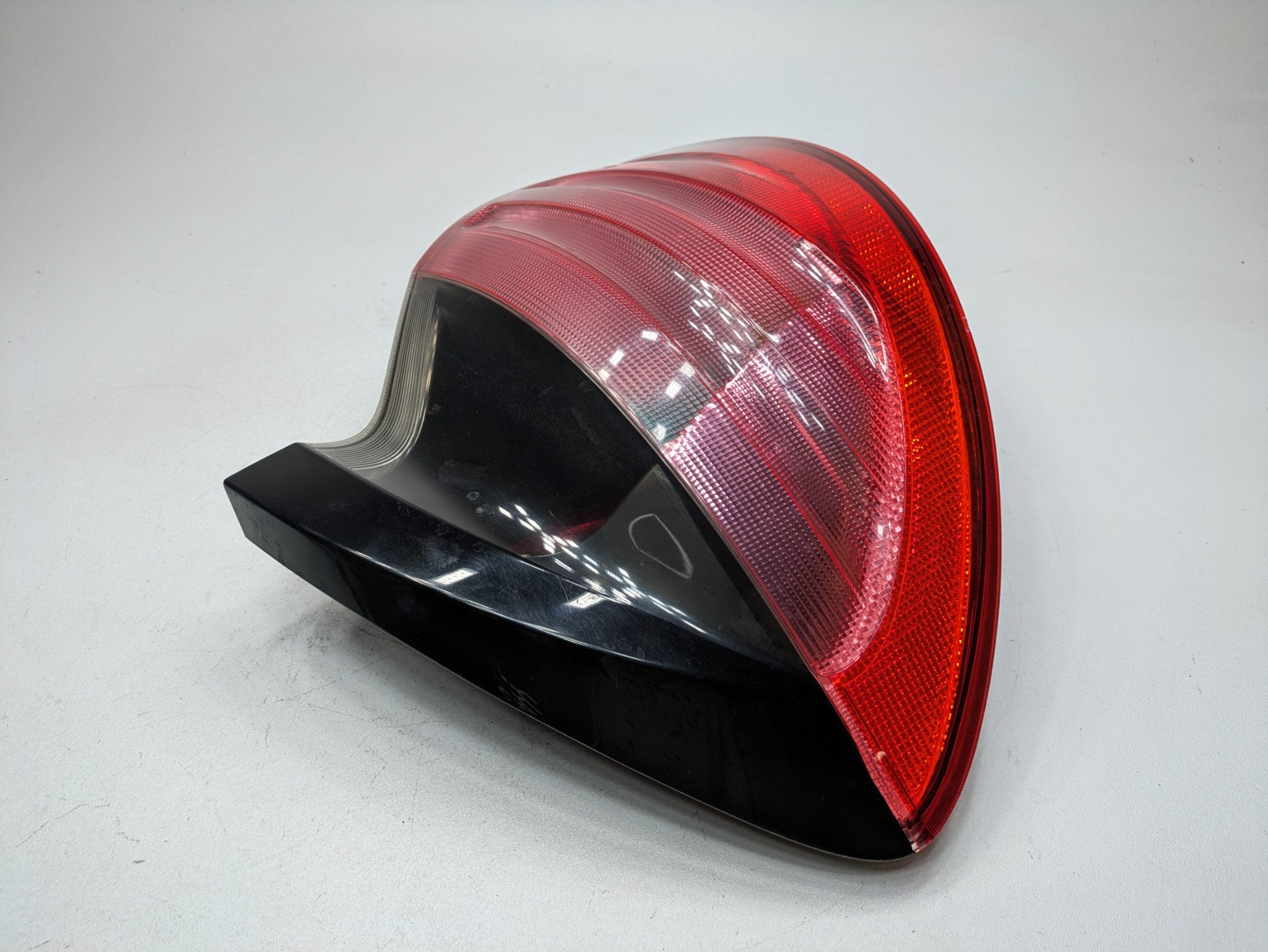 2004 - 2006 OEM MERCEDES-BENZ C230 REAR LEFT DRIVER SIDE TAIL LIGHT ASSEMBLY