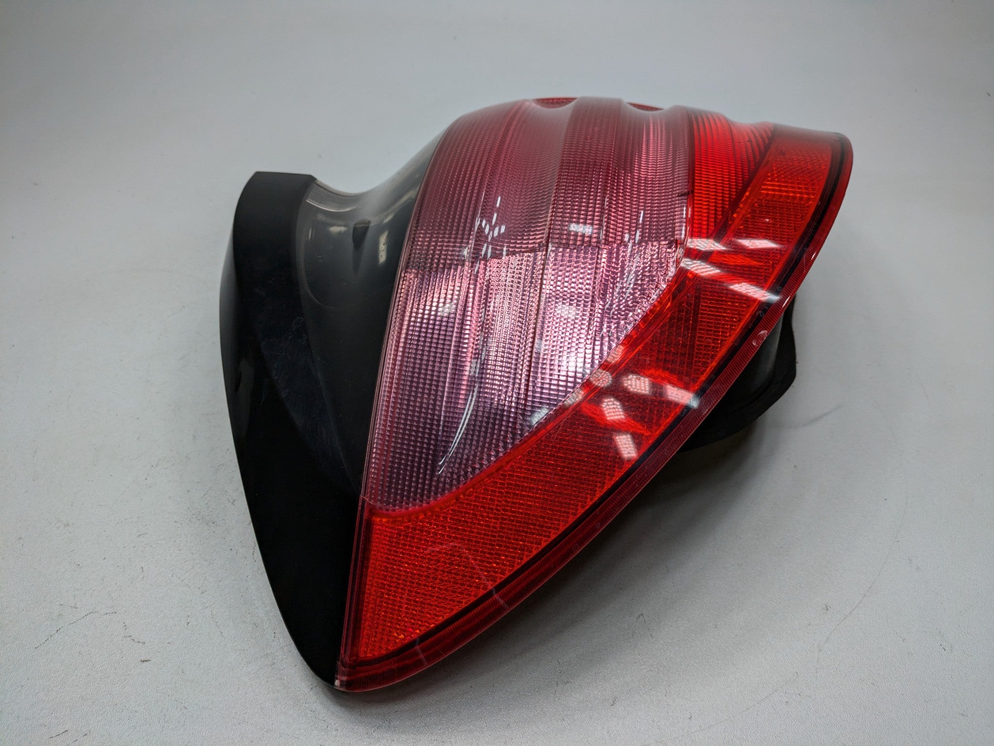 2004 - 2006 OEM MERCEDES-BENZ C230 REAR LEFT DRIVER SIDE TAIL LIGHT ASSEMBLY