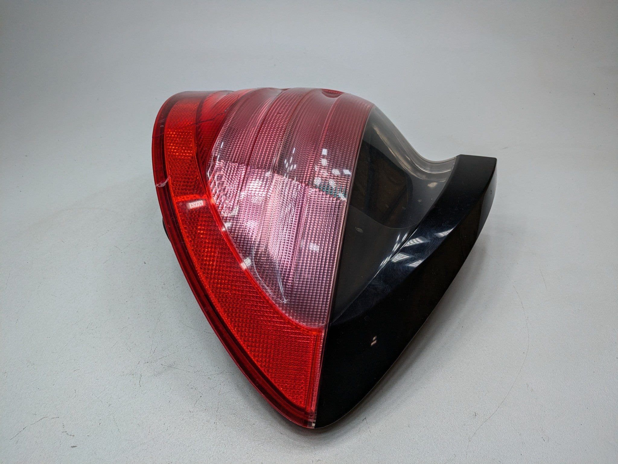 2004 - 2006 OEM MERCEDES-BENZ C230 REAR RIGHT PASSENGER SIDE TAIL LIGHT ASSEMBLY