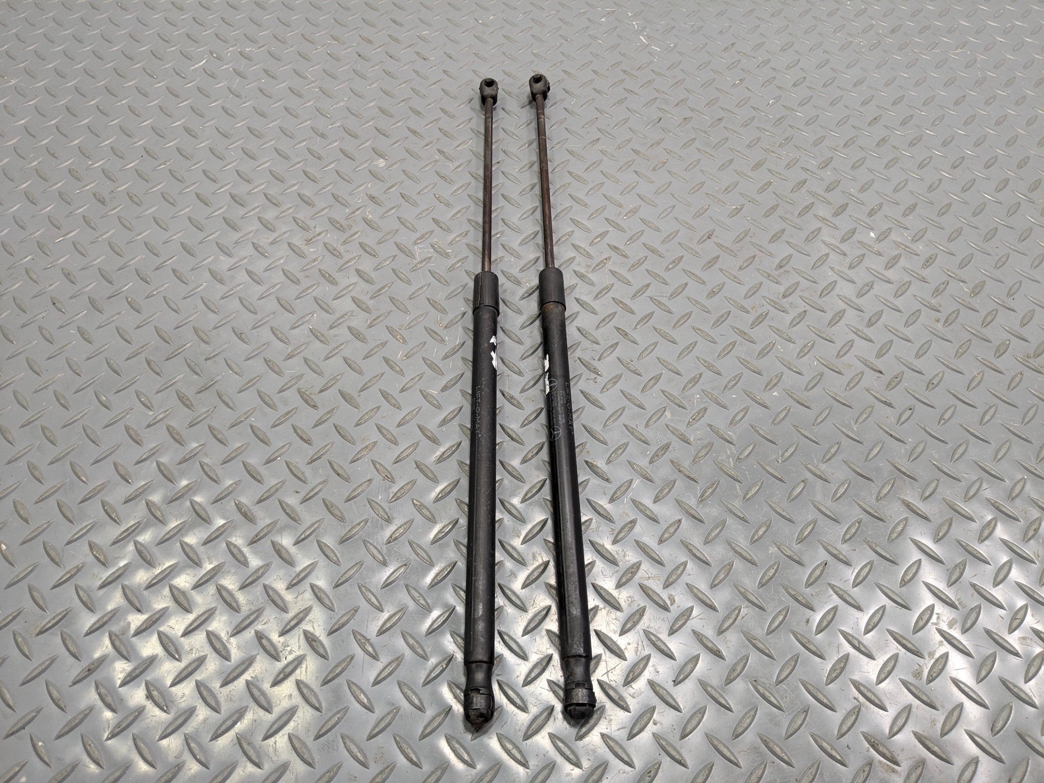 2004 - 2006 OEM MERCEDES-BENZ C230 REAR HATCH TRUNK LIFT SUPPORT GAS SHOCK SET