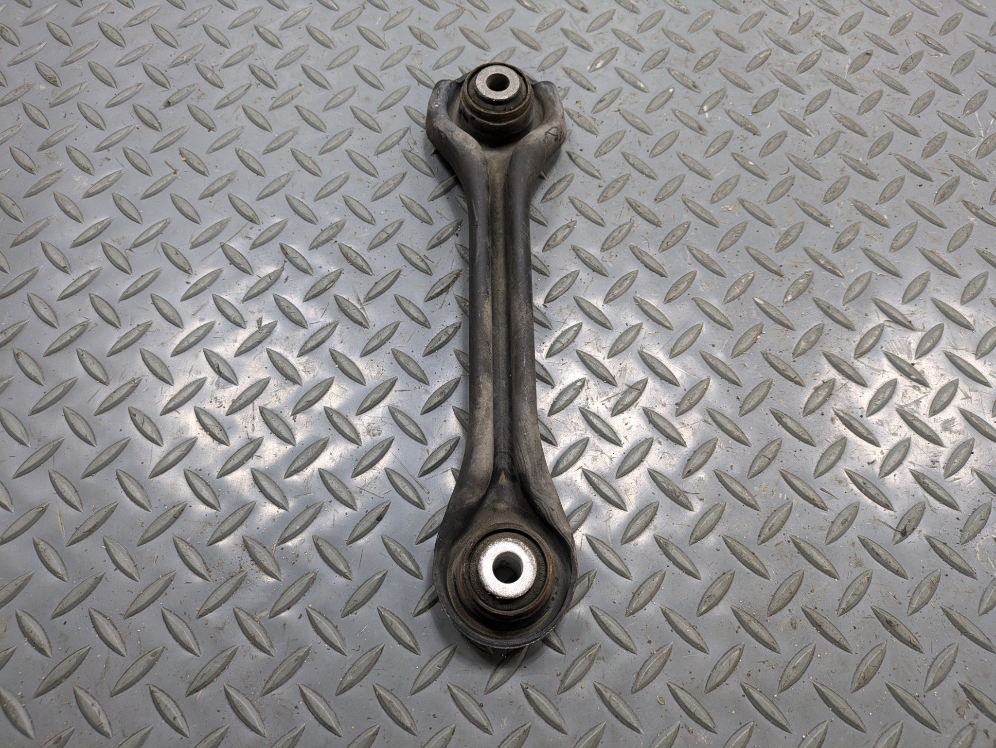 2004 - 2006 OEM MERCEDES-BENZ C230 REAR RIGHT PASSENGER SIDE LOWER CONTROL ARM