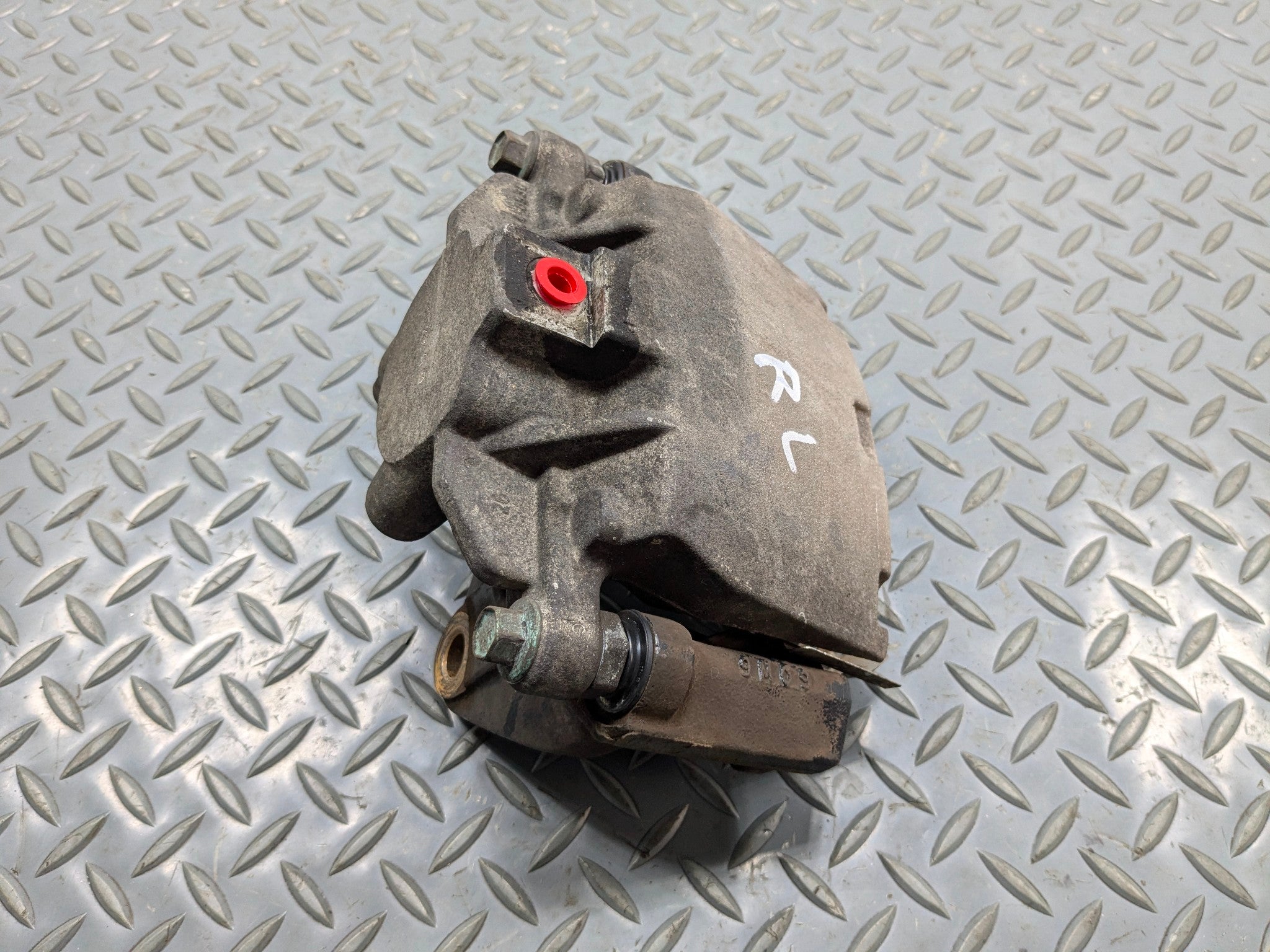 10 - 14 OEM CADILLAC ESCALADE ESV REAR LEFT DRIVER SIDE BRAKE CALIPER ASSEMBLY