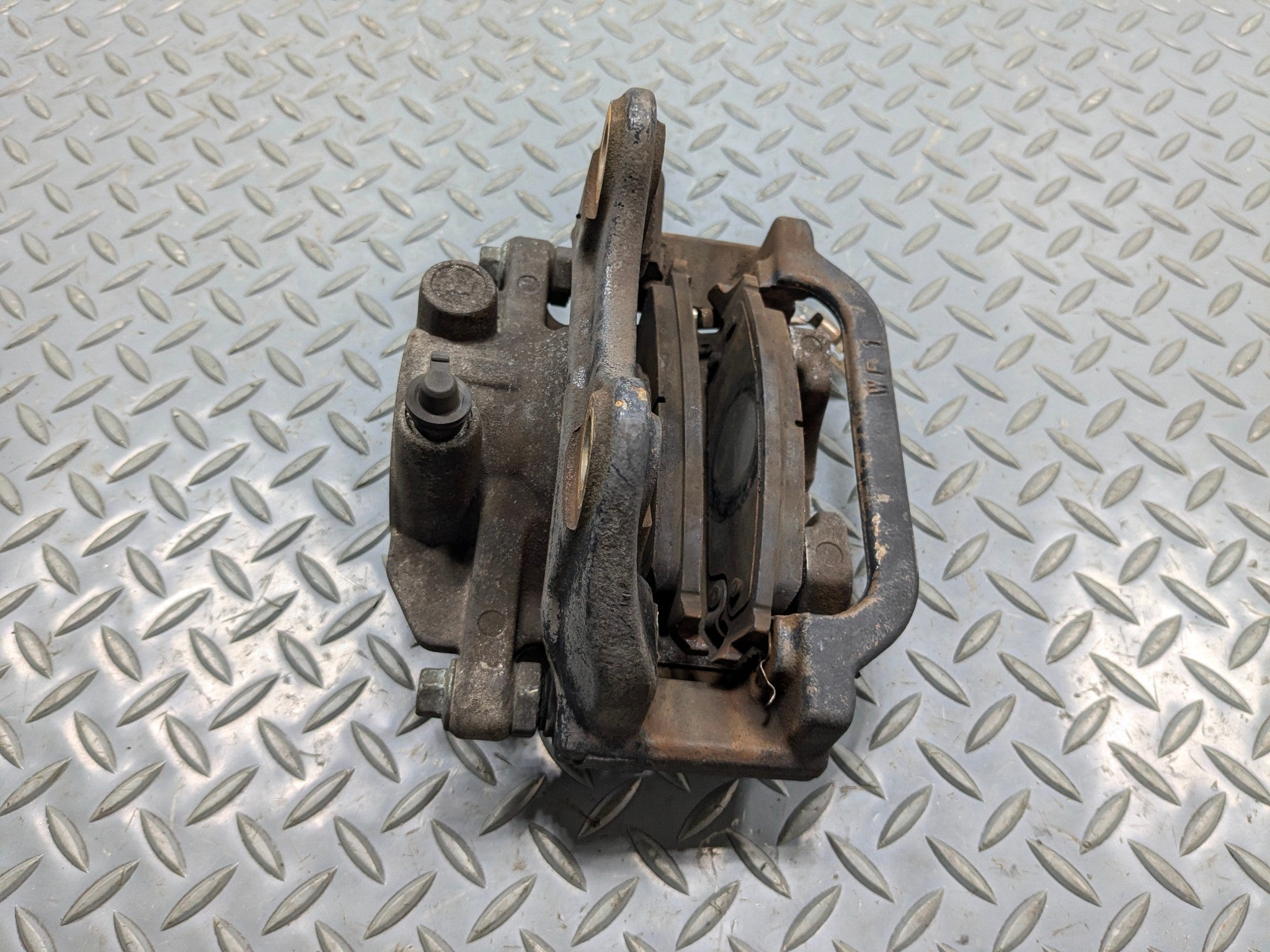 10 - 14 OEM CADILLAC ESCALADE ESV REAR LEFT DRIVER SIDE BRAKE CALIPER ASSEMBLY