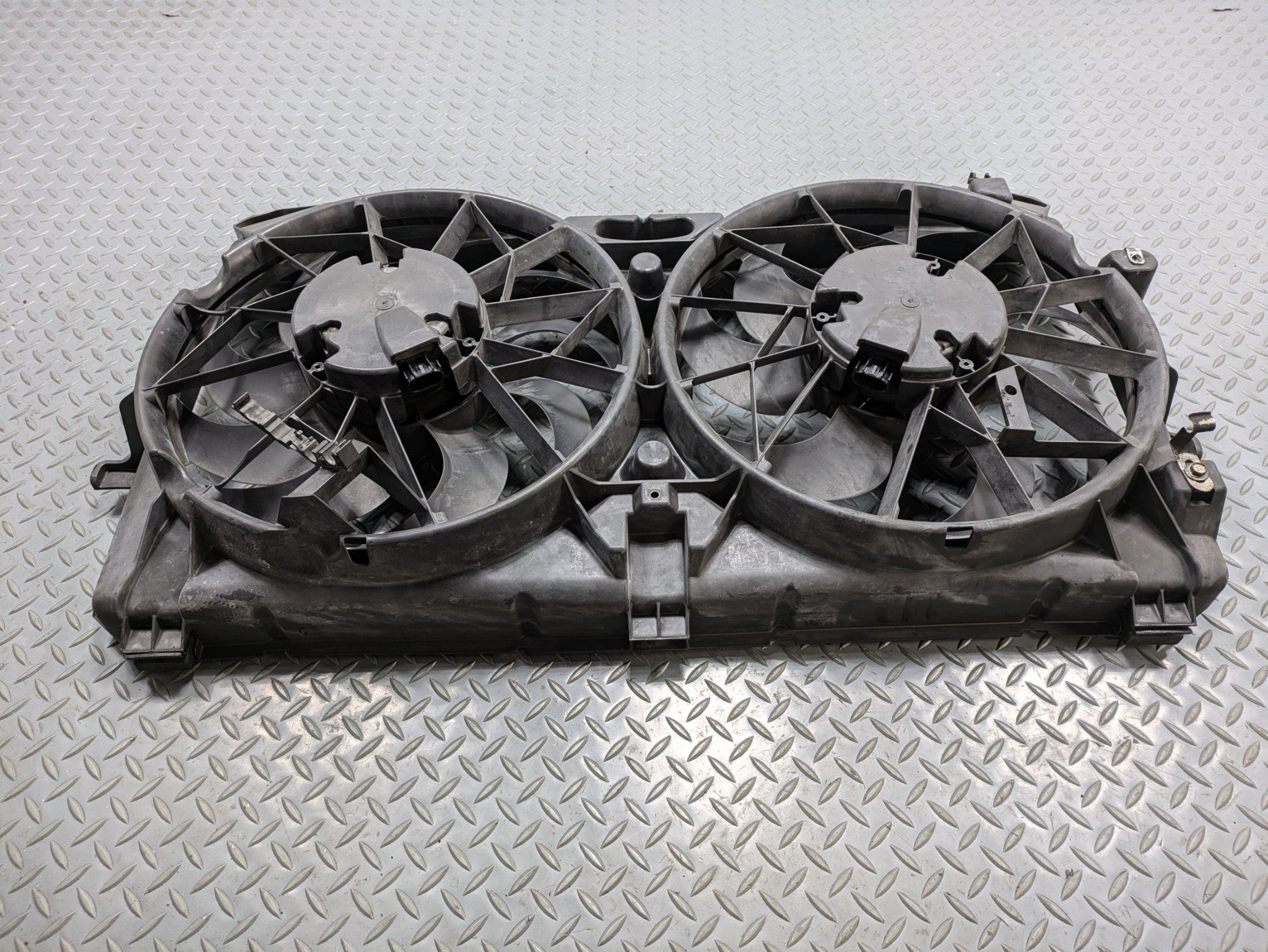 10 - 14 OEM CADILLAC ESCALADE ESV DUAL RADIATOR ELECTRIC COOLING MOTOR WITH FAN