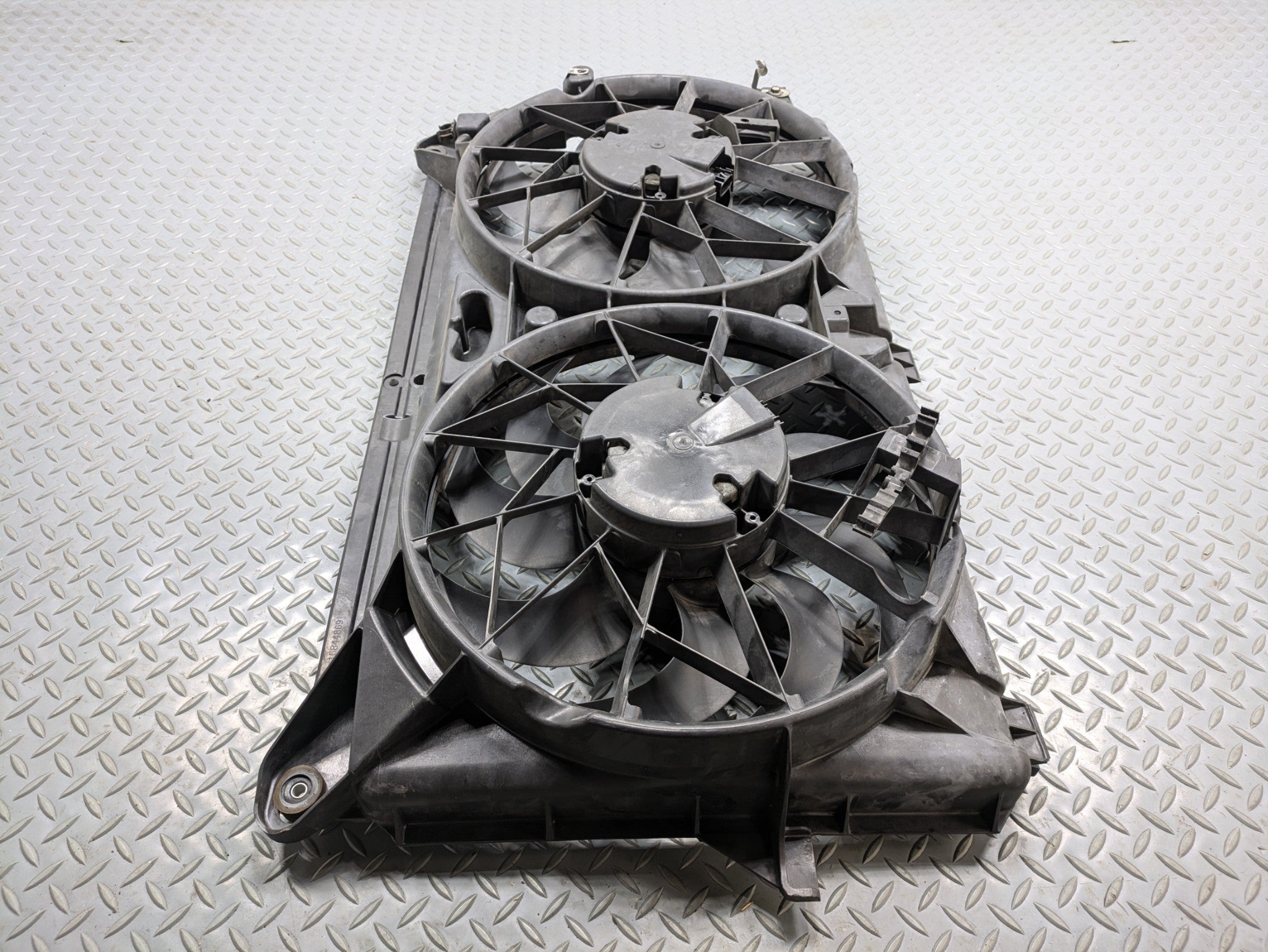 10 - 14 OEM CADILLAC ESCALADE ESV DUAL RADIATOR ELECTRIC COOLING MOTOR WITH FAN