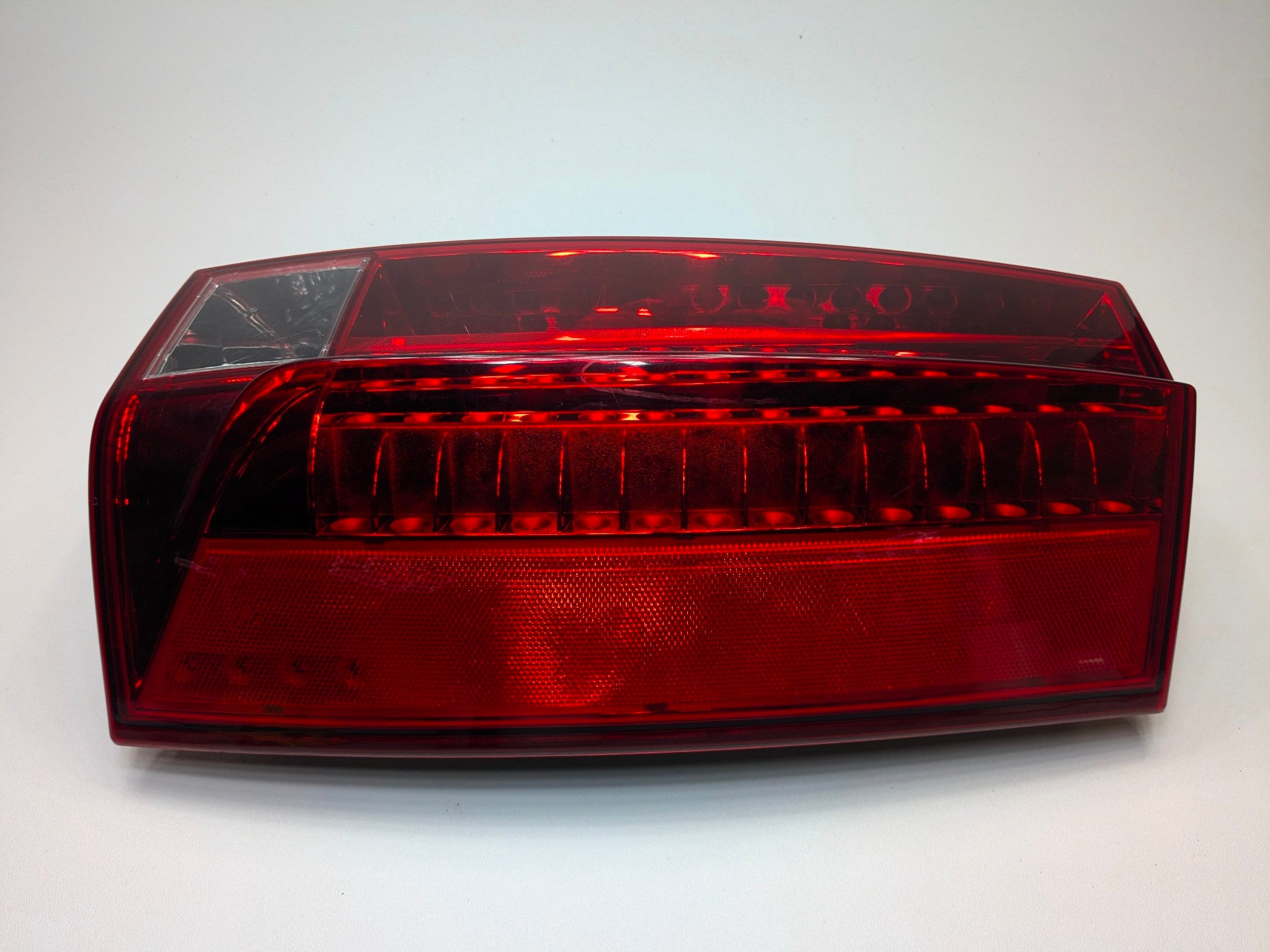 10 - 14 OEM CADILLAC ESCALADE ESV REAR RIGHT PASSENGER SIDE TAIL LIGHT ASSEMBLY