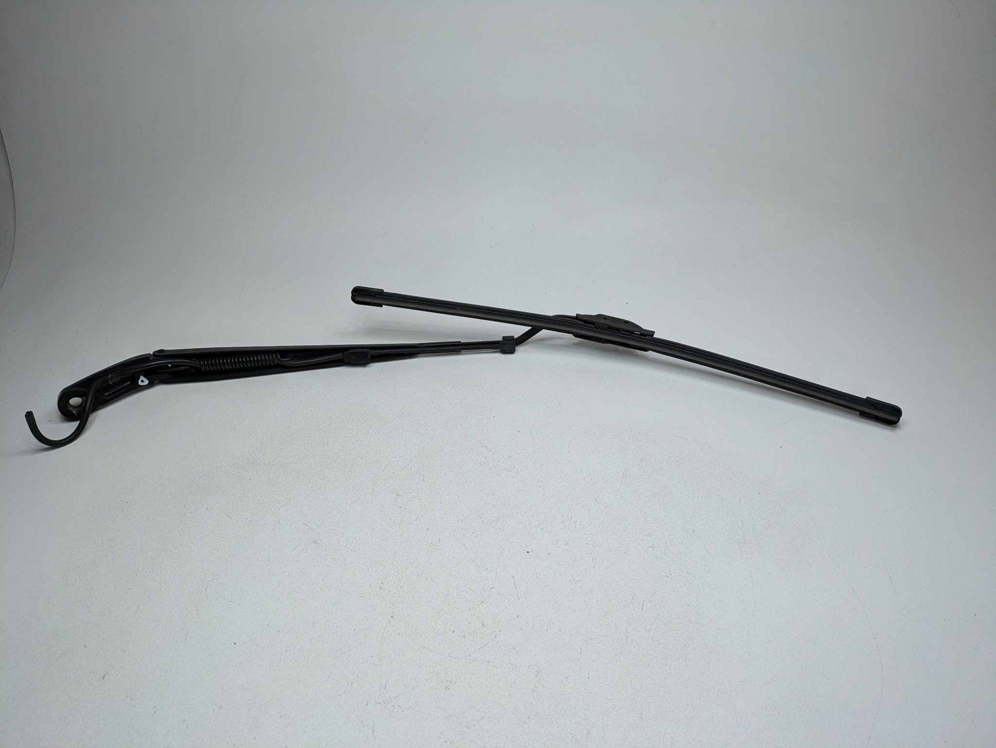 10 - 14 OEM CADILLAC ESCALADE ESV FRONT LEFT DRIVER SIDE WINDSHIELD WIPER ARM