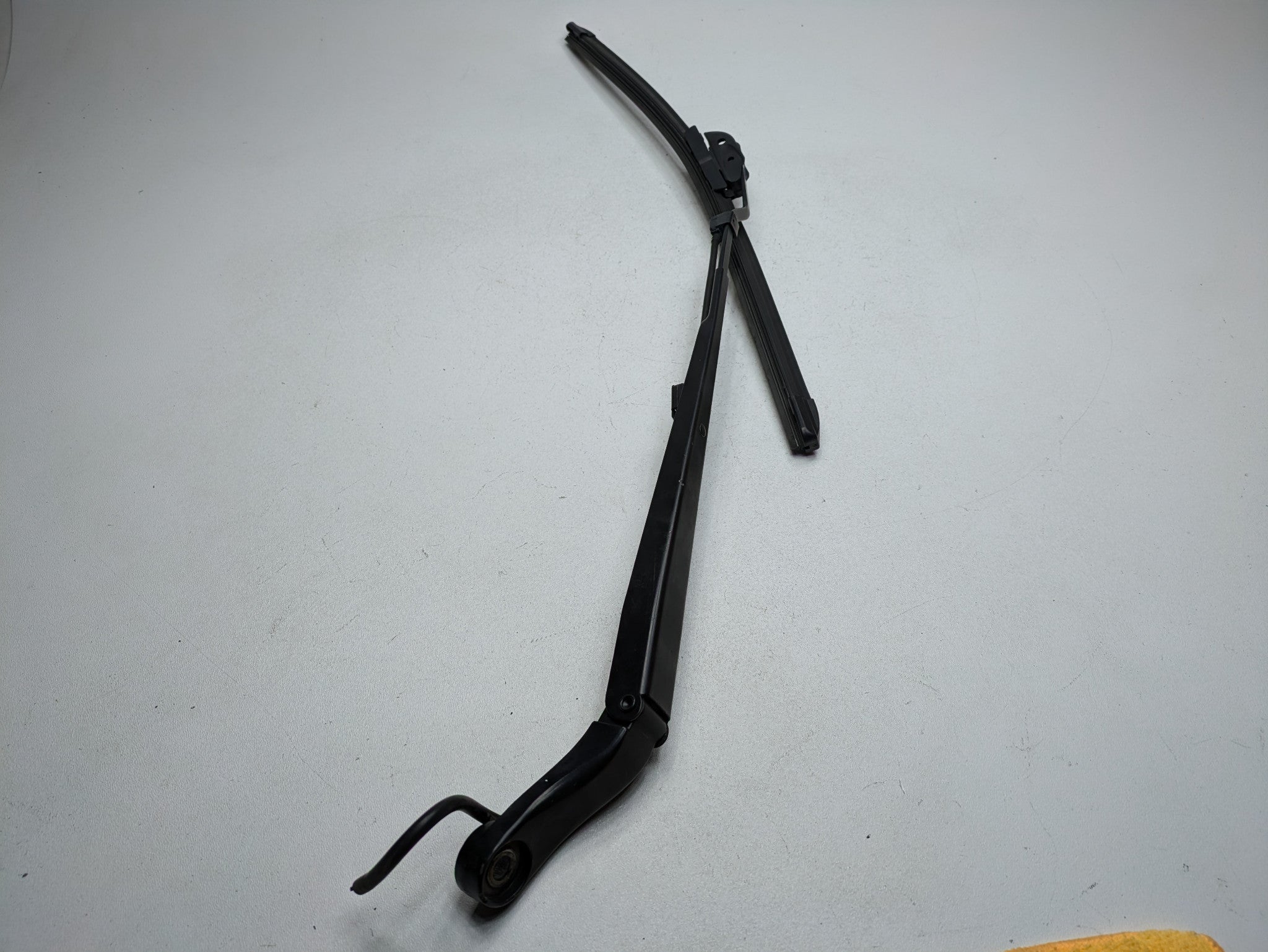 10 - 14 OEM CADILLAC ESCALADE ESV FRONT LEFT DRIVER SIDE WINDSHIELD WIPER ARM