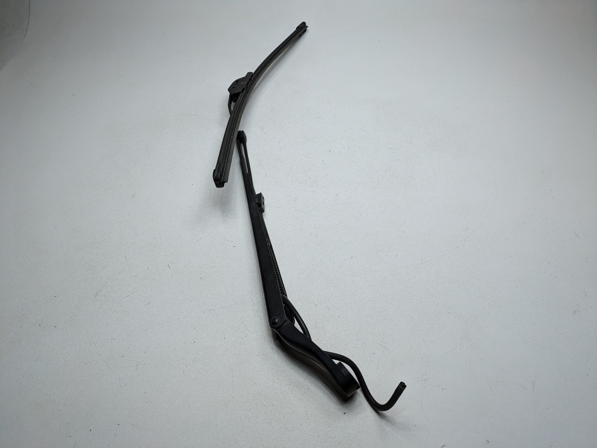 10 - 14 OEM CADILLAC ESCALADE ESV FRONT LEFT DRIVER SIDE WINDSHIELD WIPER ARM