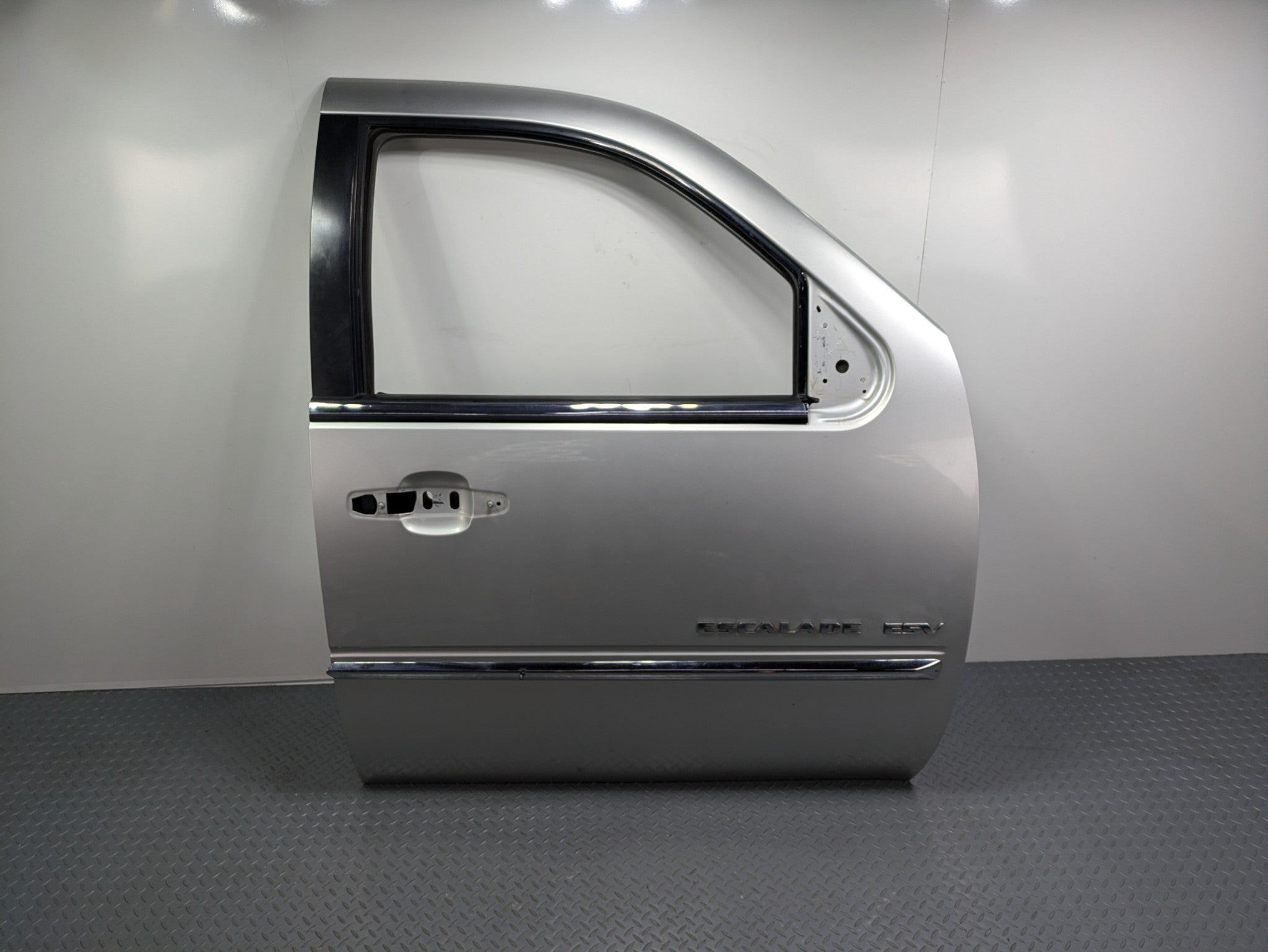 10 - 14 OEM CADILLAC ESCALADE ESV FRONT RIGHT PASSENGER SIDE DOOR SHELL PANEL