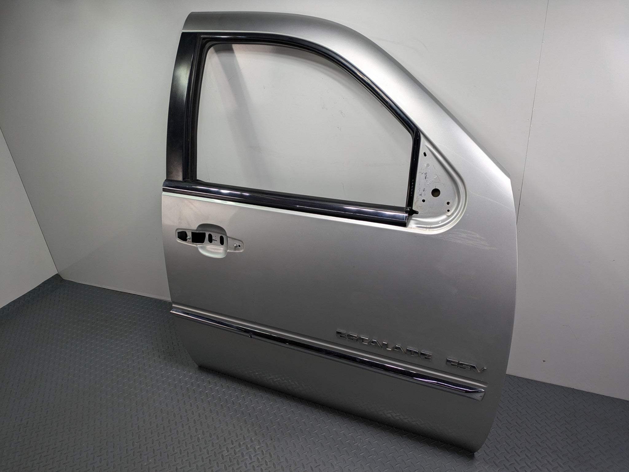 10 - 14 OEM CADILLAC ESCALADE ESV FRONT RIGHT PASSENGER SIDE DOOR SHELL PANEL