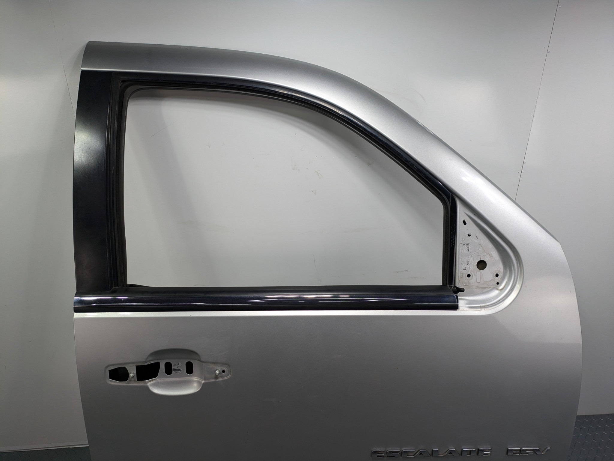 10 - 14 OEM CADILLAC ESCALADE ESV FRONT RIGHT PASSENGER SIDE DOOR SHELL PANEL