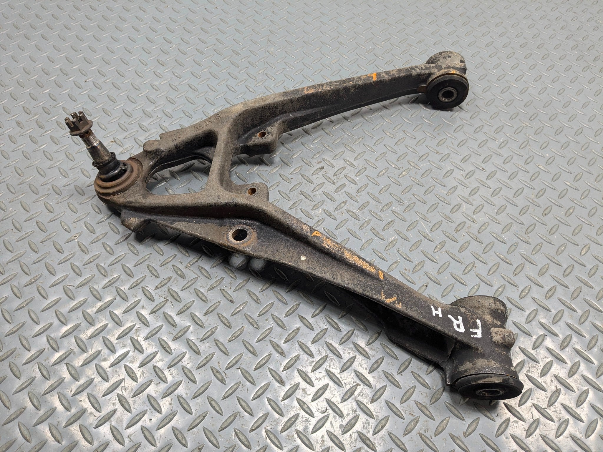 10 - 14 OEM CADILLAC ESCALADE ESV FRONT RIGHT PASSENGER SIDE LOWER CONTROL ARM