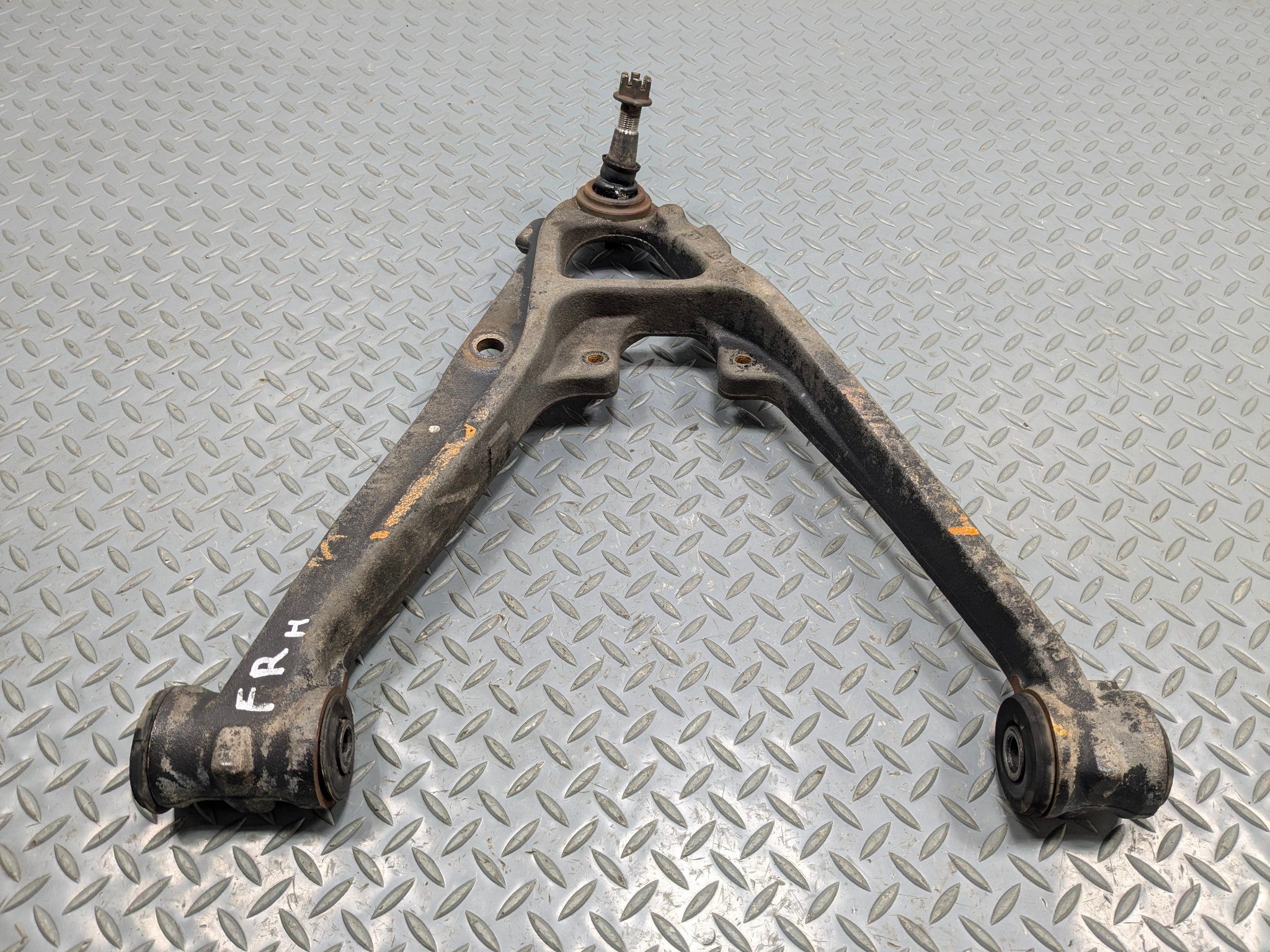 10 - 14 OEM CADILLAC ESCALADE ESV FRONT RIGHT PASSENGER SIDE LOWER CONTROL ARM